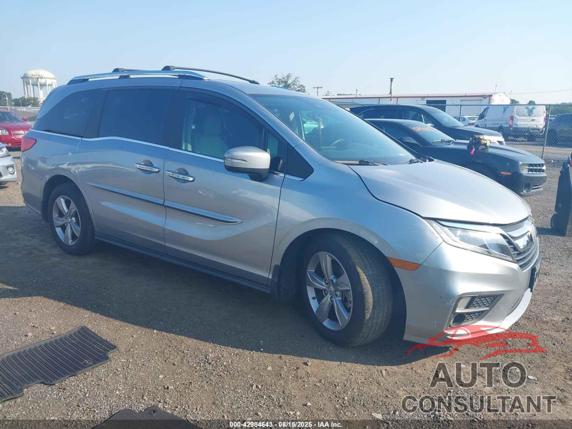HONDA ODYSSEY 2018 - 5FNRL6H77JB021045