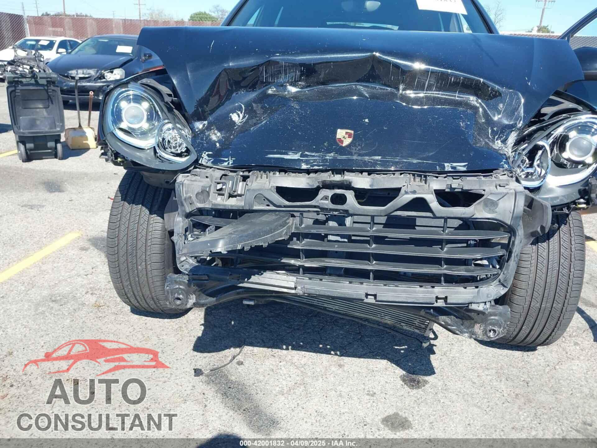 PORSCHE CAYENNE 2016 - WP1AA2A21GLA10704