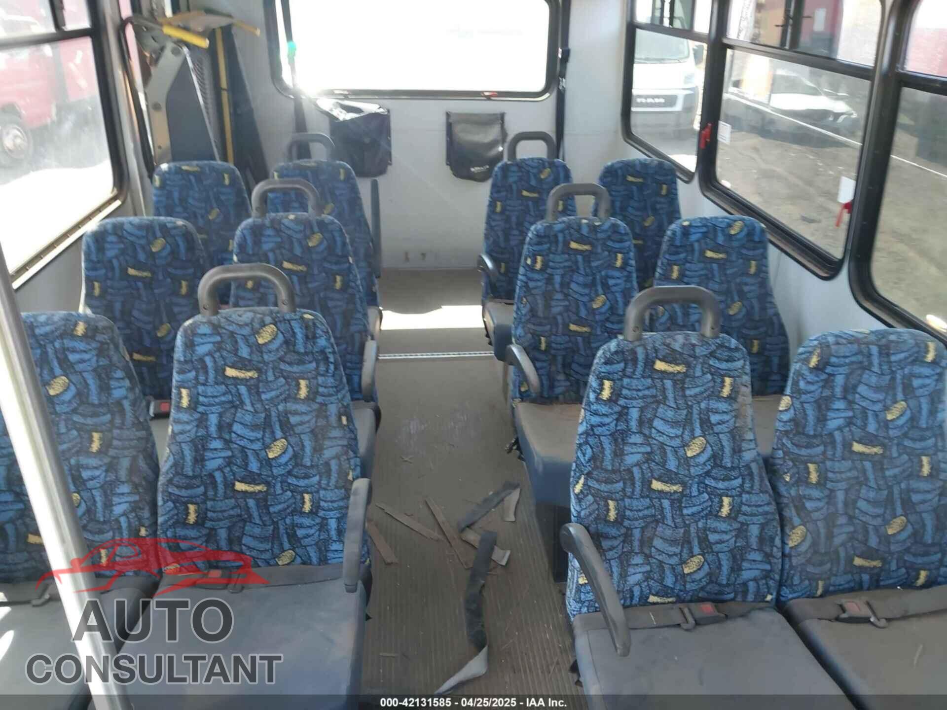 FORD E-350 CUTAWAY 2010 - 1FDEE3FS2ADA90100