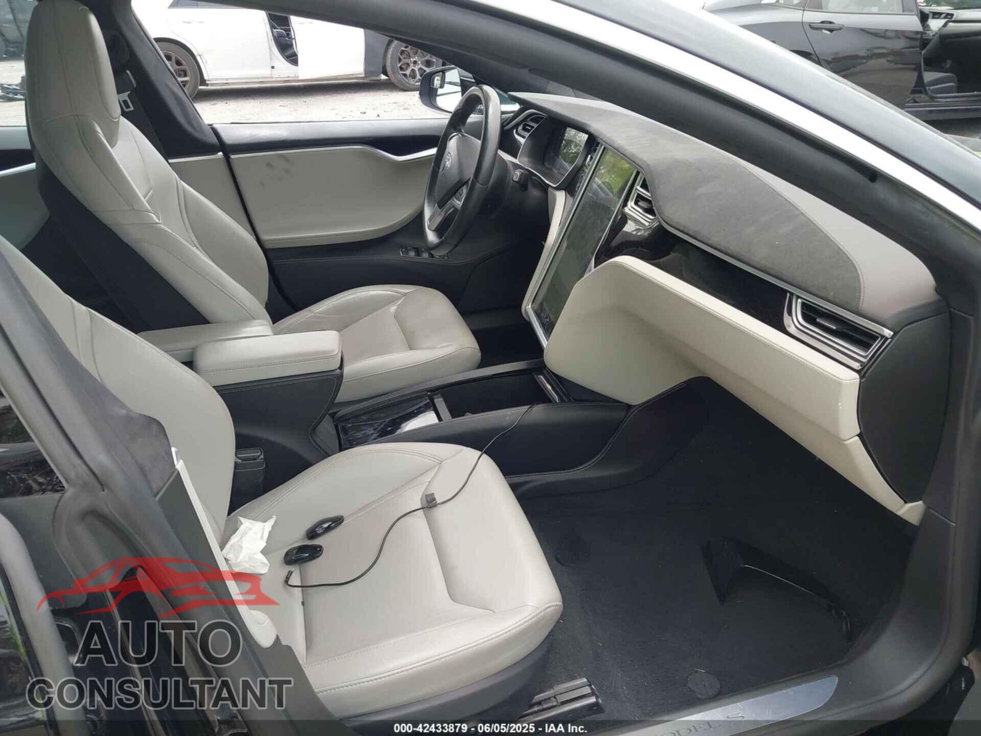 TESLA MODEL S 2015 - 5YJSA1E43FF119971