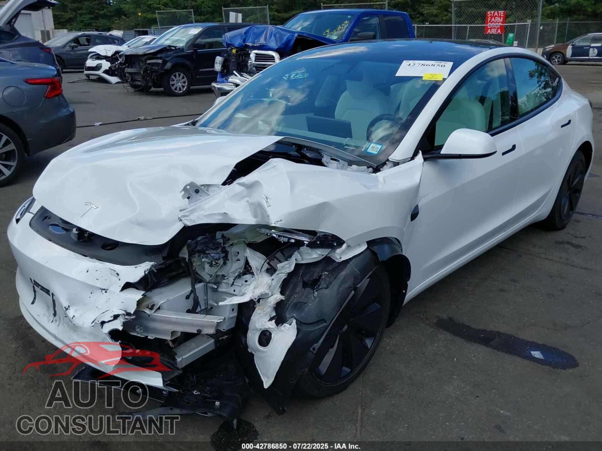 TESLA MODEL 3 2024 - 5YJ3E1EA7RF835209