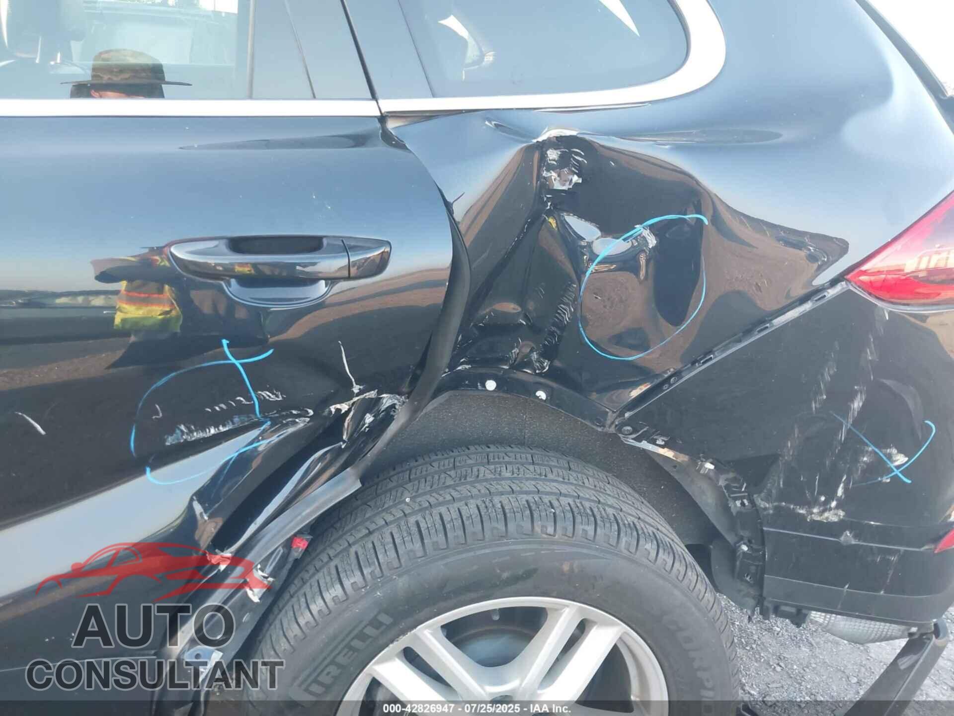 PORSCHE CAYENNE 2016 - WP1AA2A26GLA04493