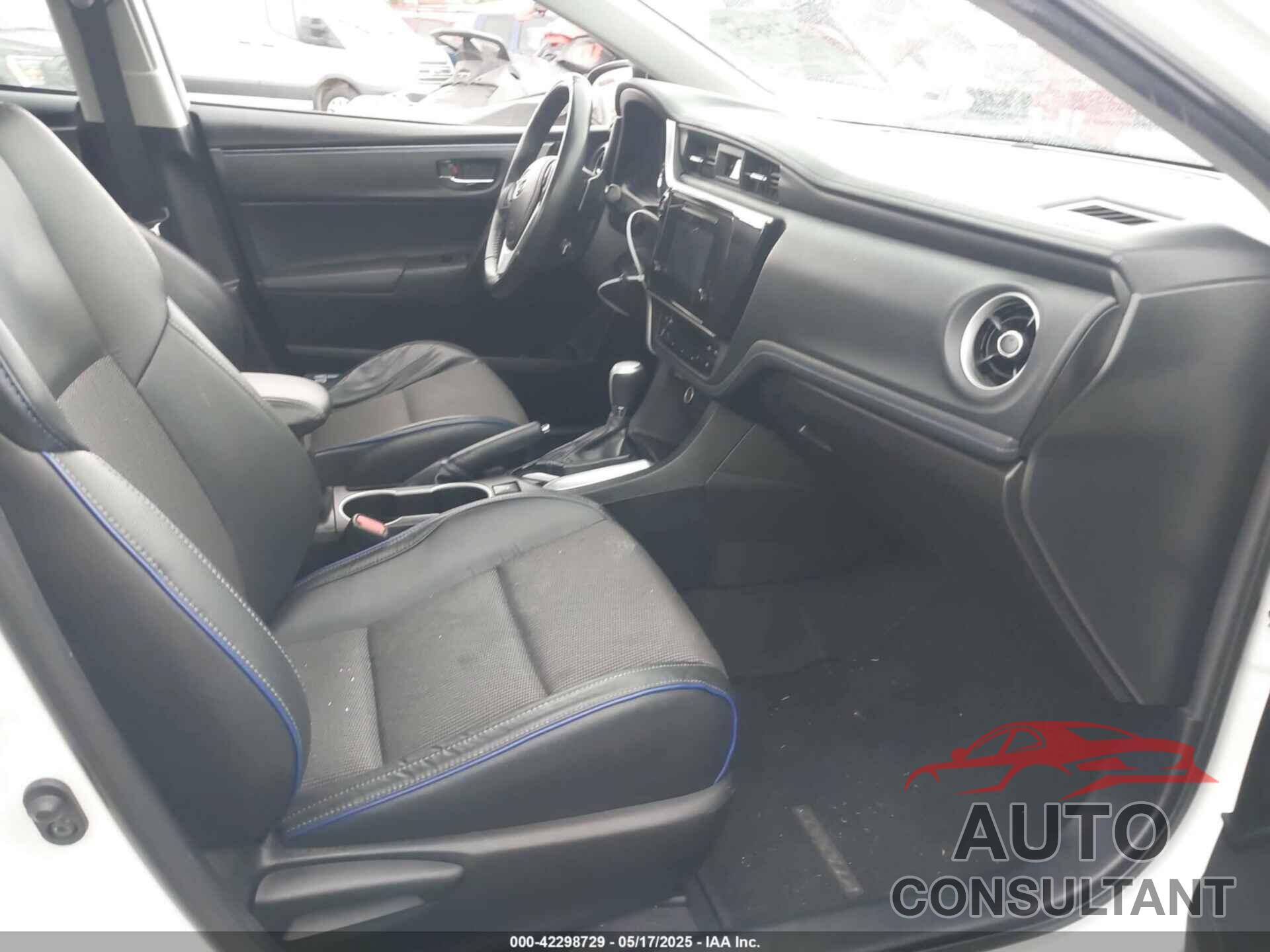 TOYOTA COROLLA 2018 - 5YFBURHEXJP817498