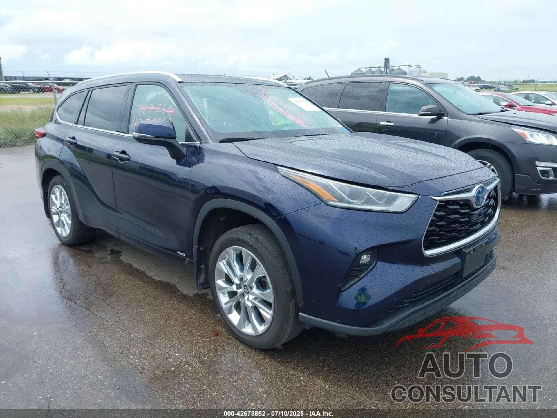 TOYOTA HIGHLANDER 2023 - 5TDXBRCH6PS573975