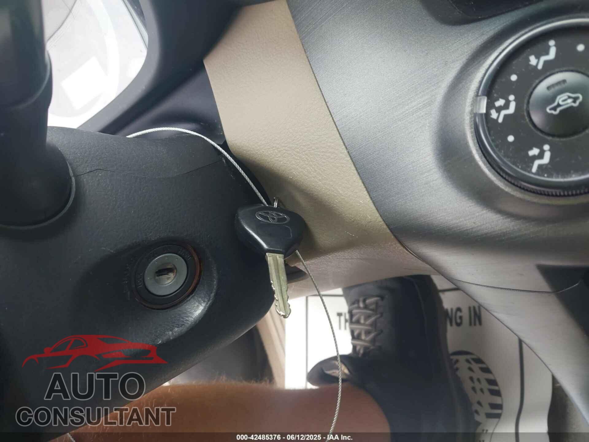 TOYOTA RAV4 2011 - 2T3BF4DV5BW090376