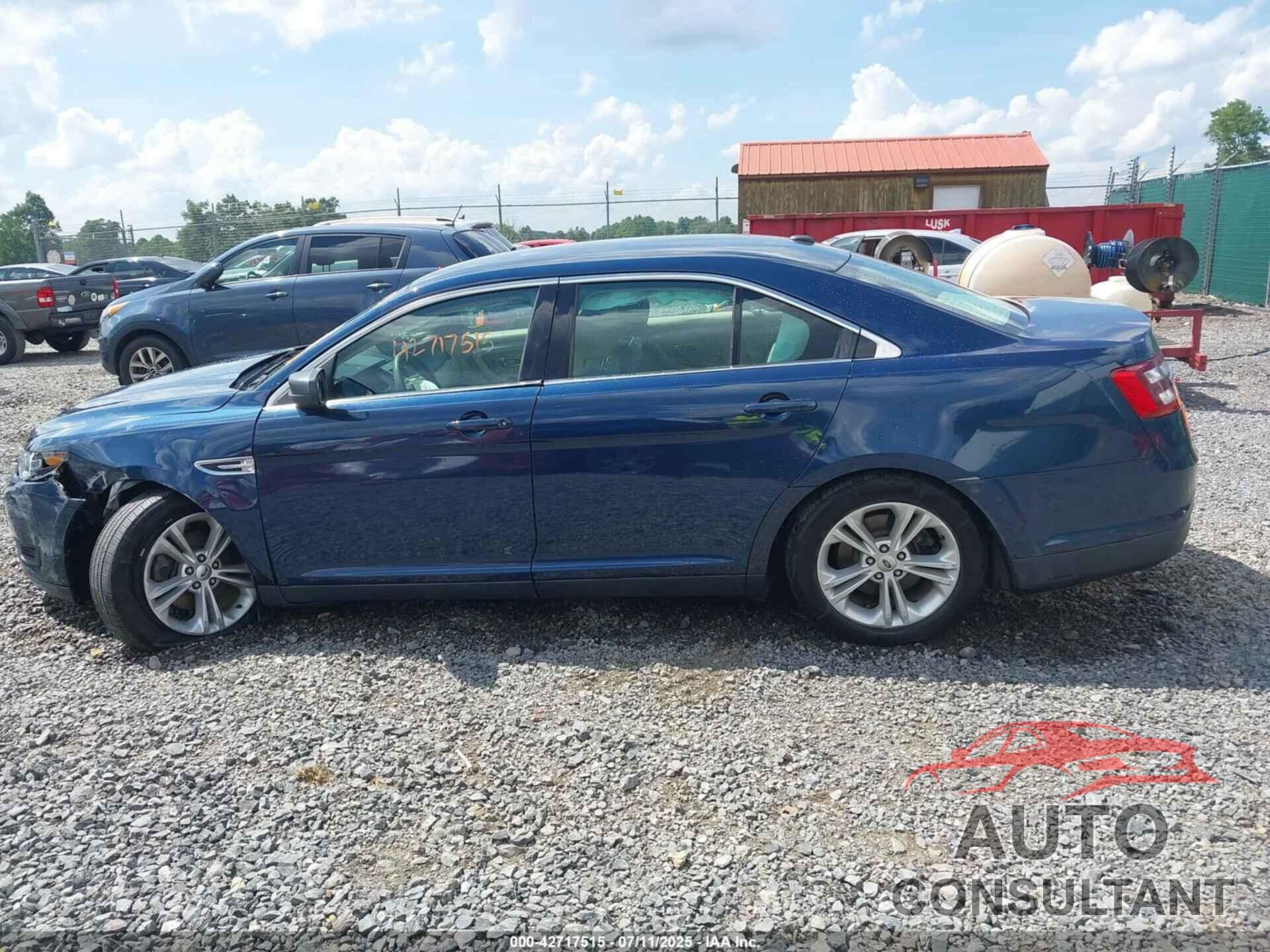 FORD TAURUS 2017 - 1FAHP2D82HG135001