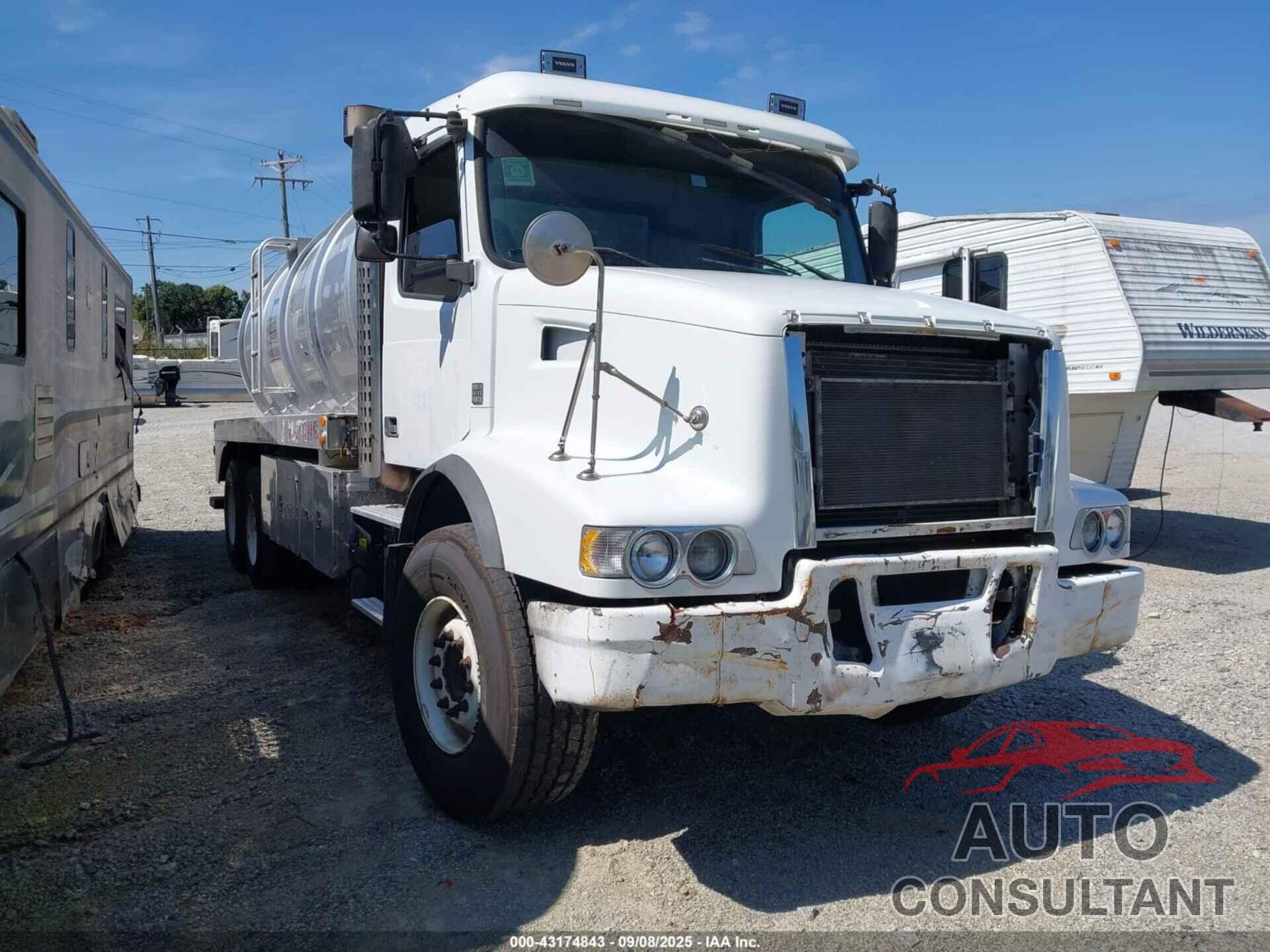 VOLVO VHD 2010 - 4V5KC9EG3AN286702