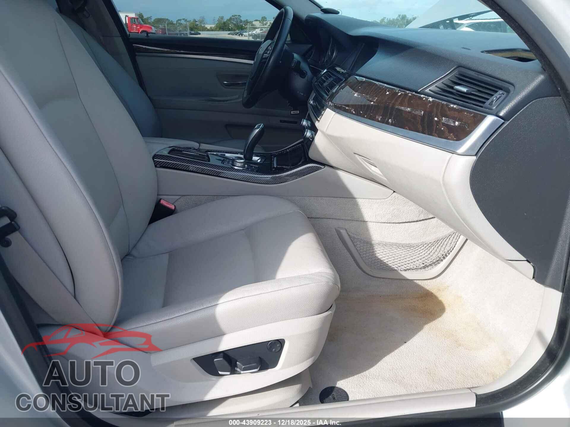 BMW 528I 2012 - WBAXH5C59CDW03597