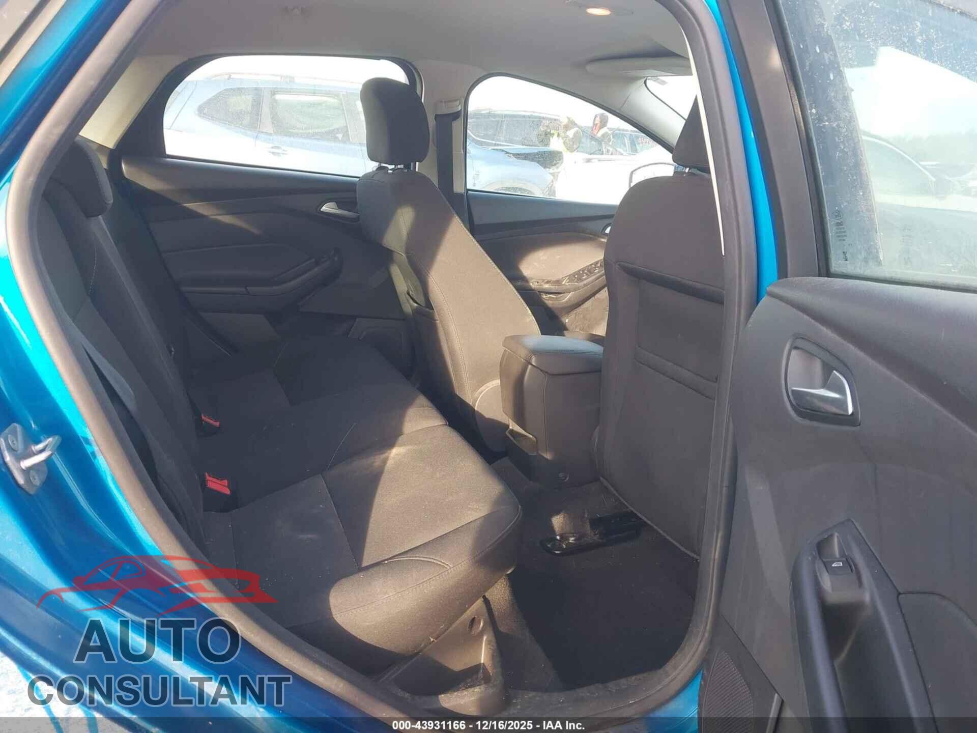 FORD FOCUS 2016 - 1FADP3K23GL398381