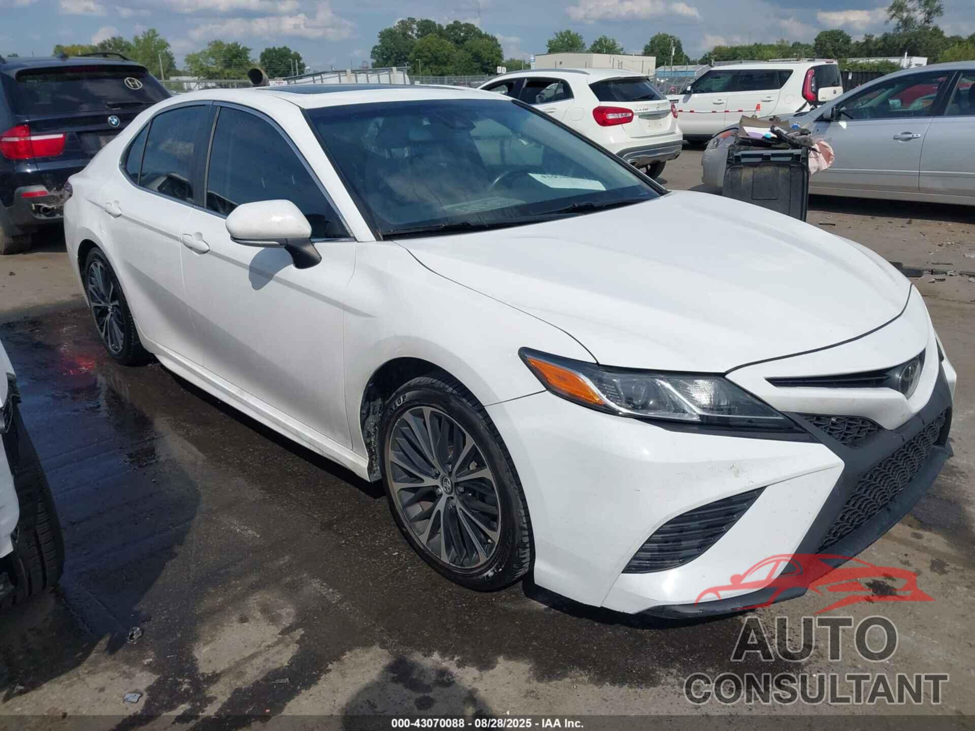 TOYOTA CAMRY 2018 - 4T1B11HK0JU135762