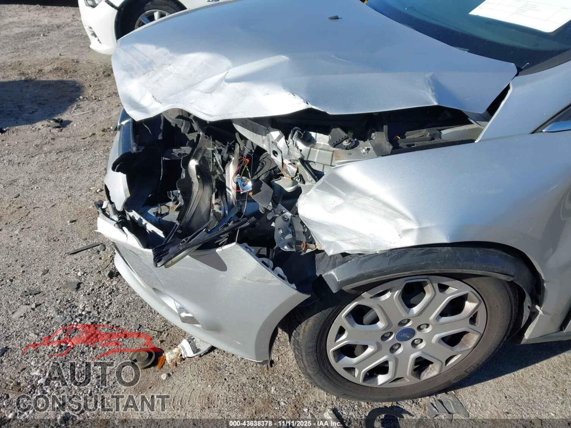 FORD FOCUS 2012 - 1FAHP3M24CL242861