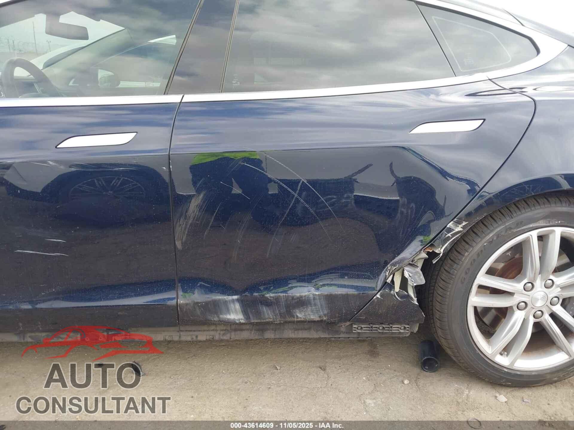 TESLA MODEL S 2013 - 5YJSA1AG0DFP08683