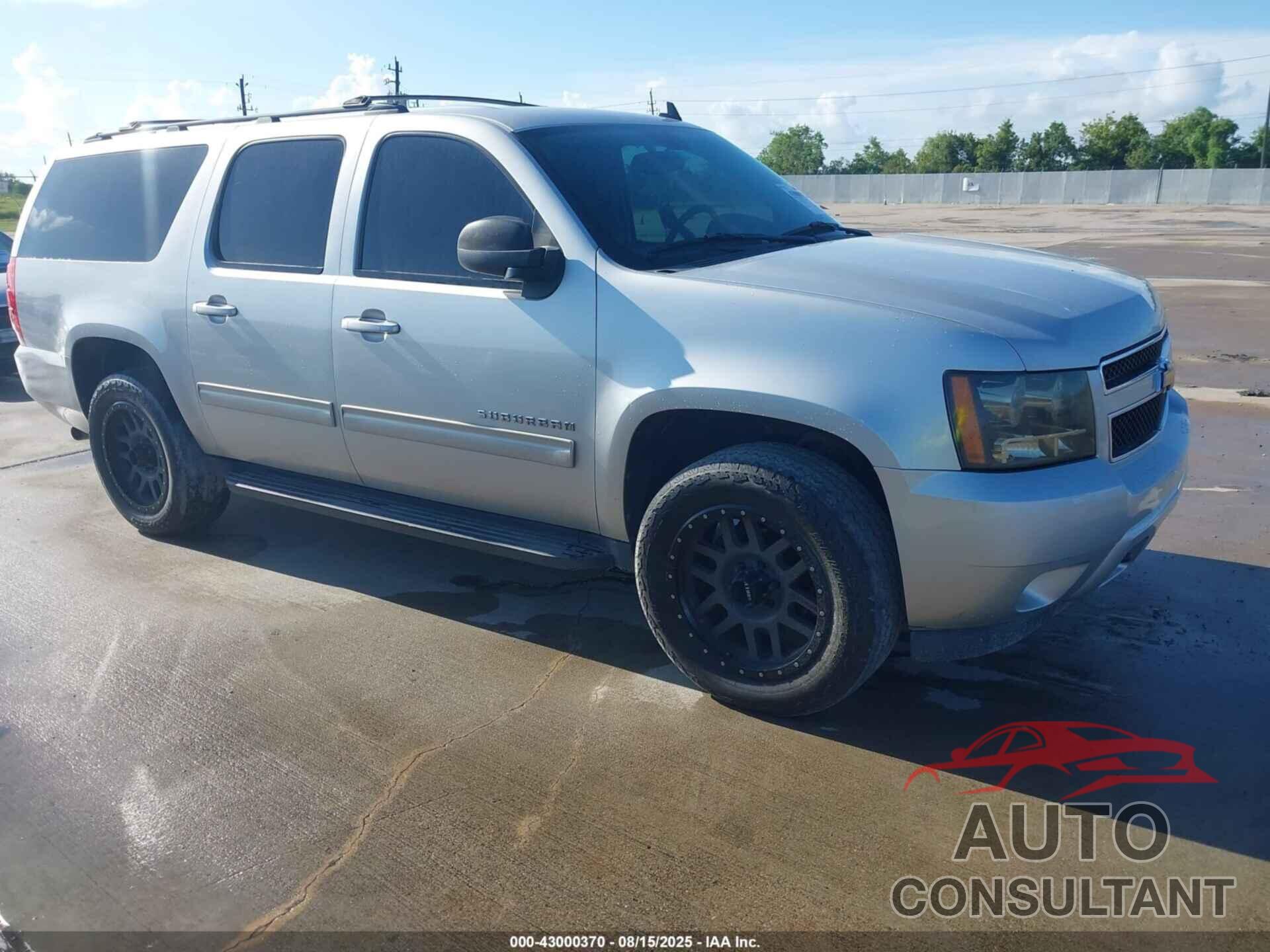 CHEVROLET SUBURBAN 1500 2011 - 1GNSCHE06BR200541