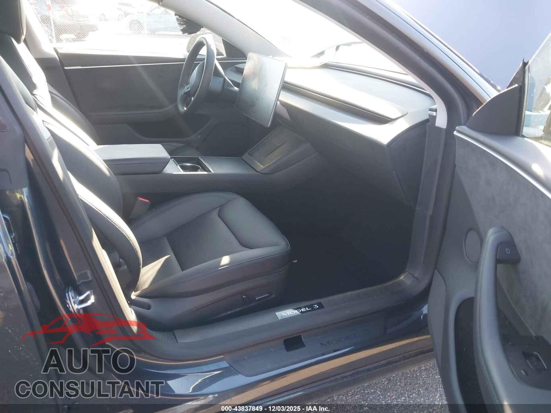 TESLA MODEL 3 2025 - 5YJ3E1EB6SF024032