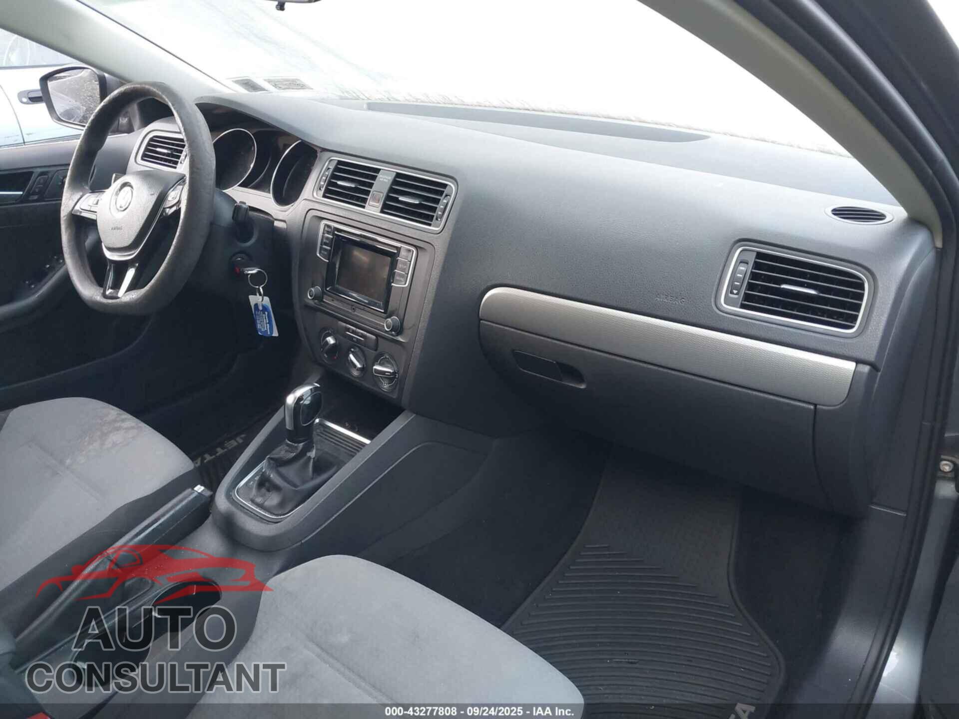 VOLKSWAGEN JETTA 2017 - 3VW2B7AJ7HM238047
