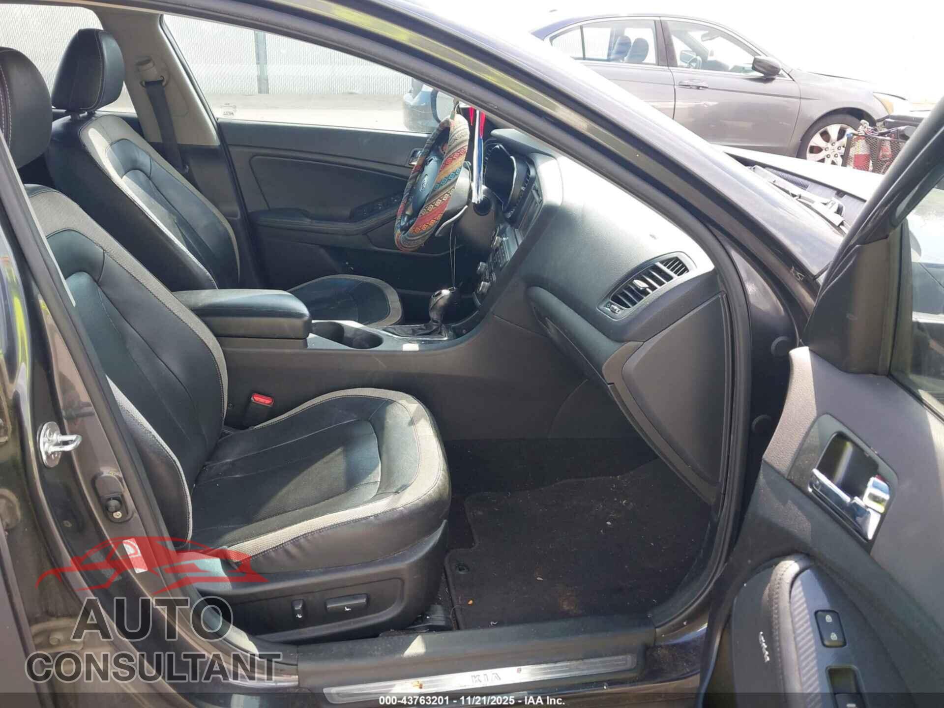 KIA OPTIMA 2011 - KNAGR4A60B5067358