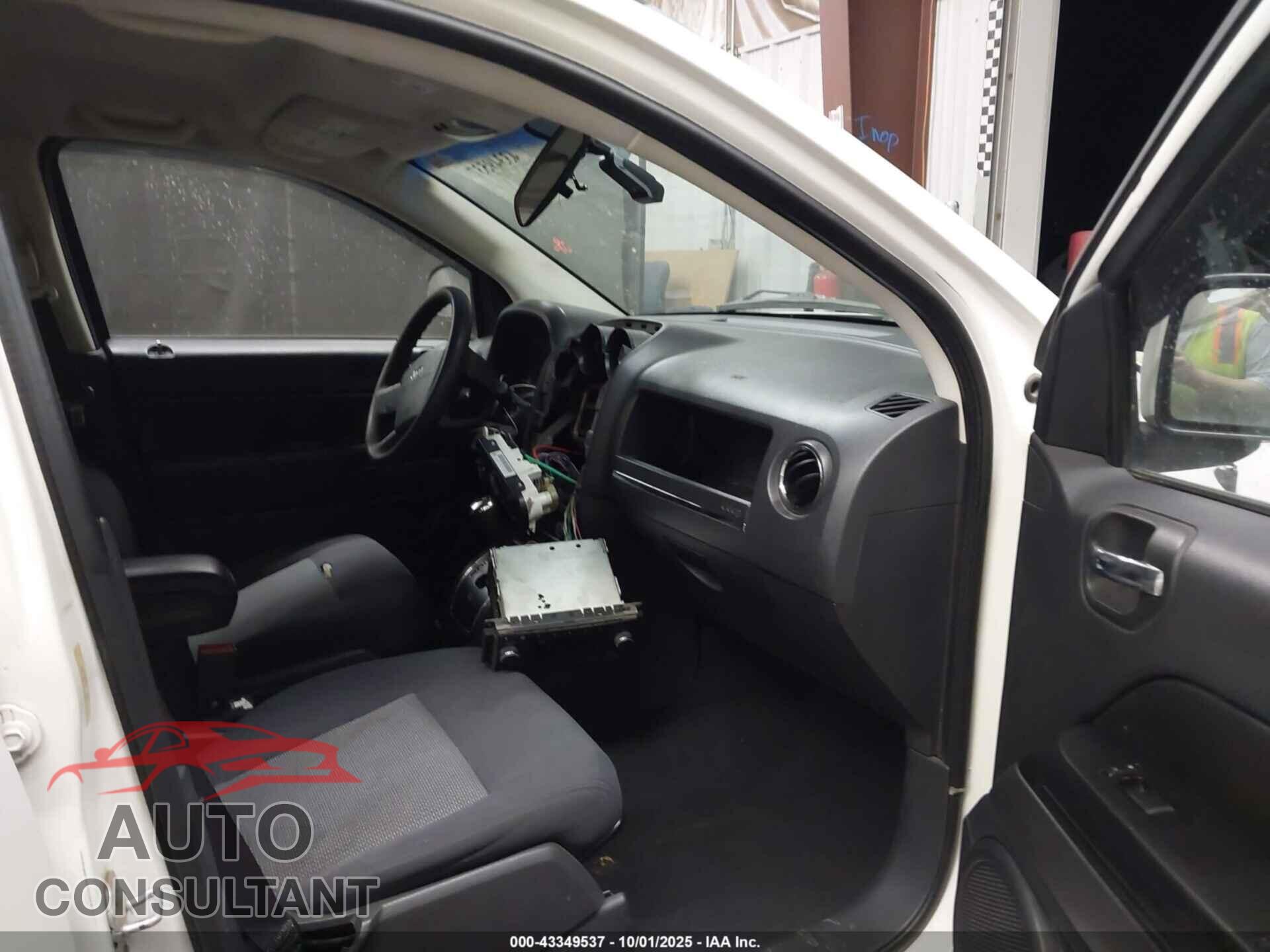 JEEP COMPASS 2009 - 1J4FF47B19D225535