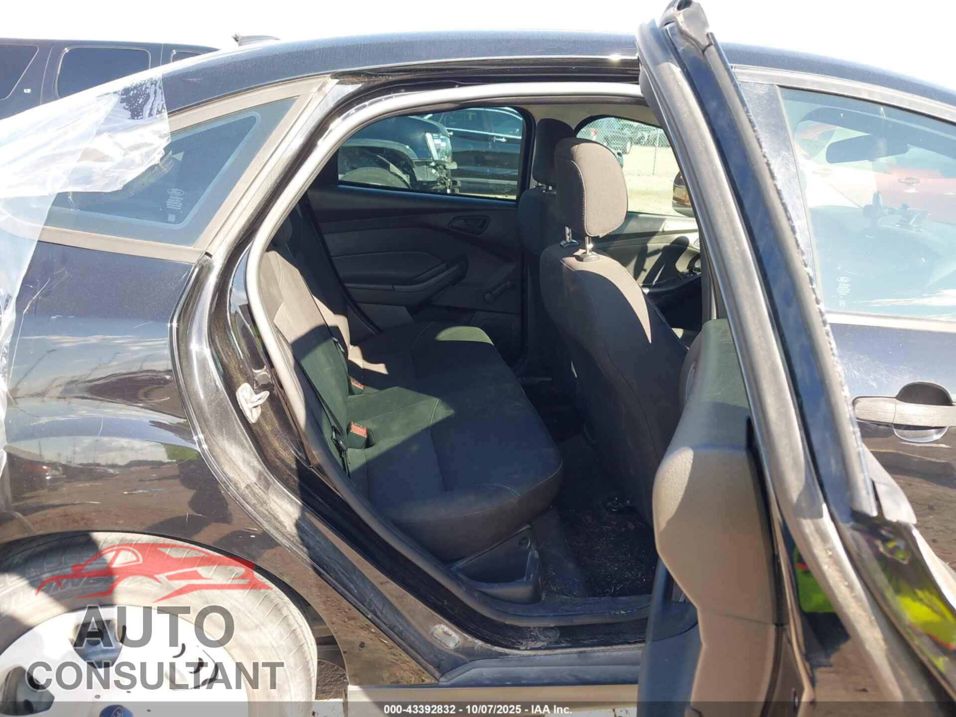 FORD FOCUS 2016 - 1FADP3E26GL212330