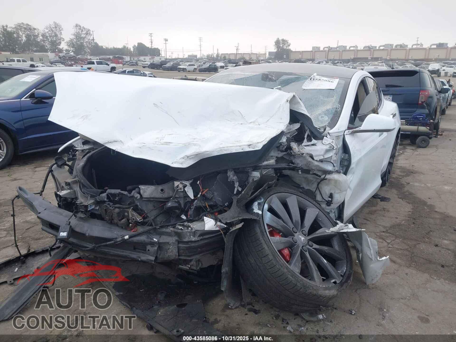 TESLA MODEL S 2013 - 5YJSA1CN8DFP06272