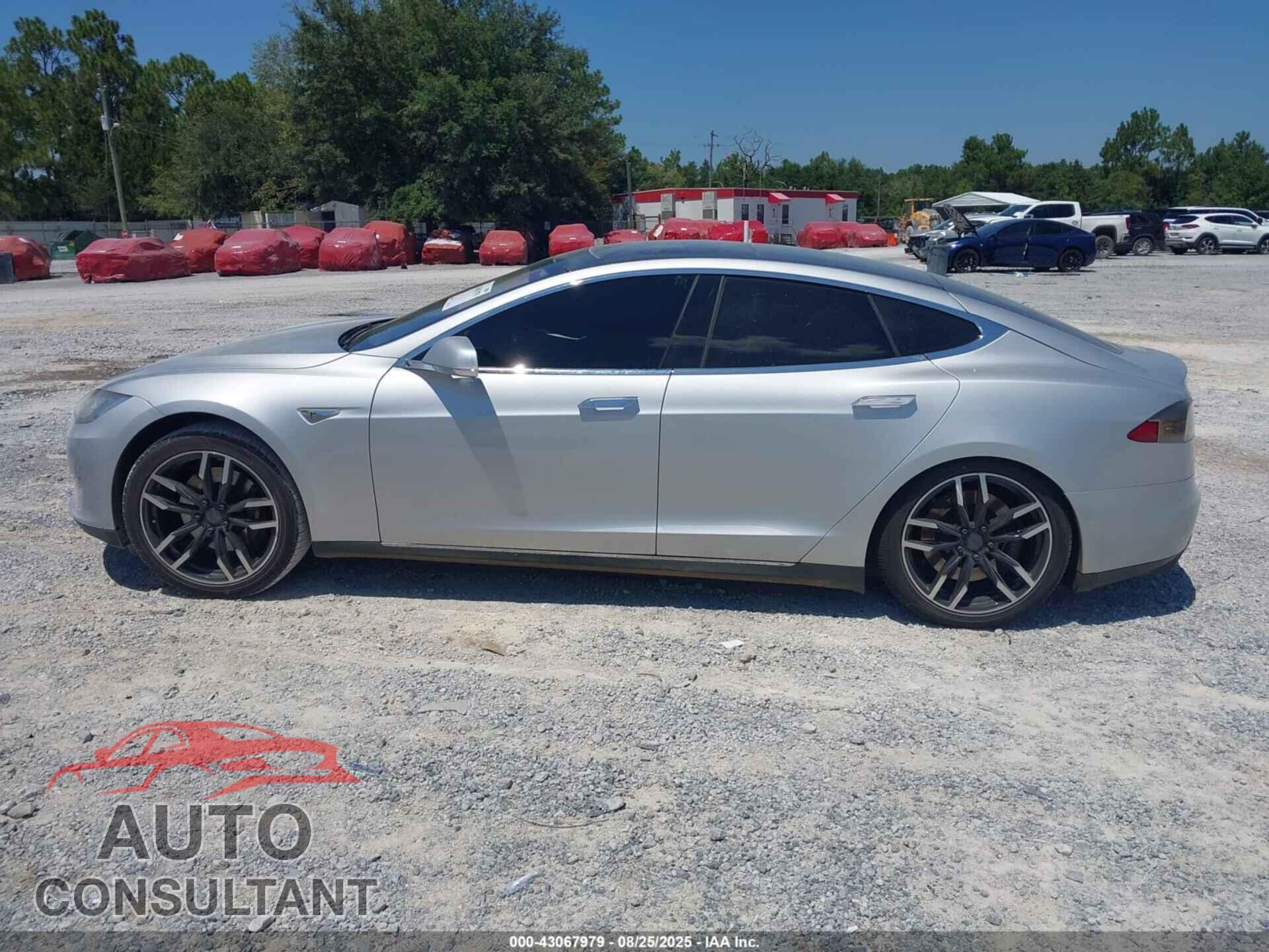 TESLA MODEL S 2013 - 5YJSA1DP8DFP06434