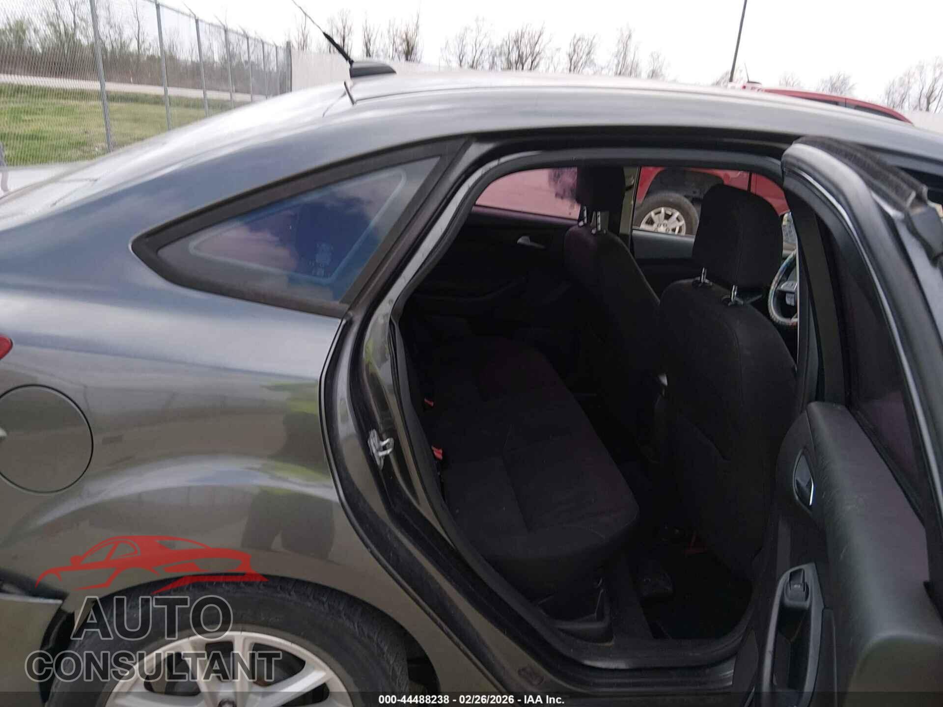 FORD FOCUS 2016 - 1FADP3F22GL238079