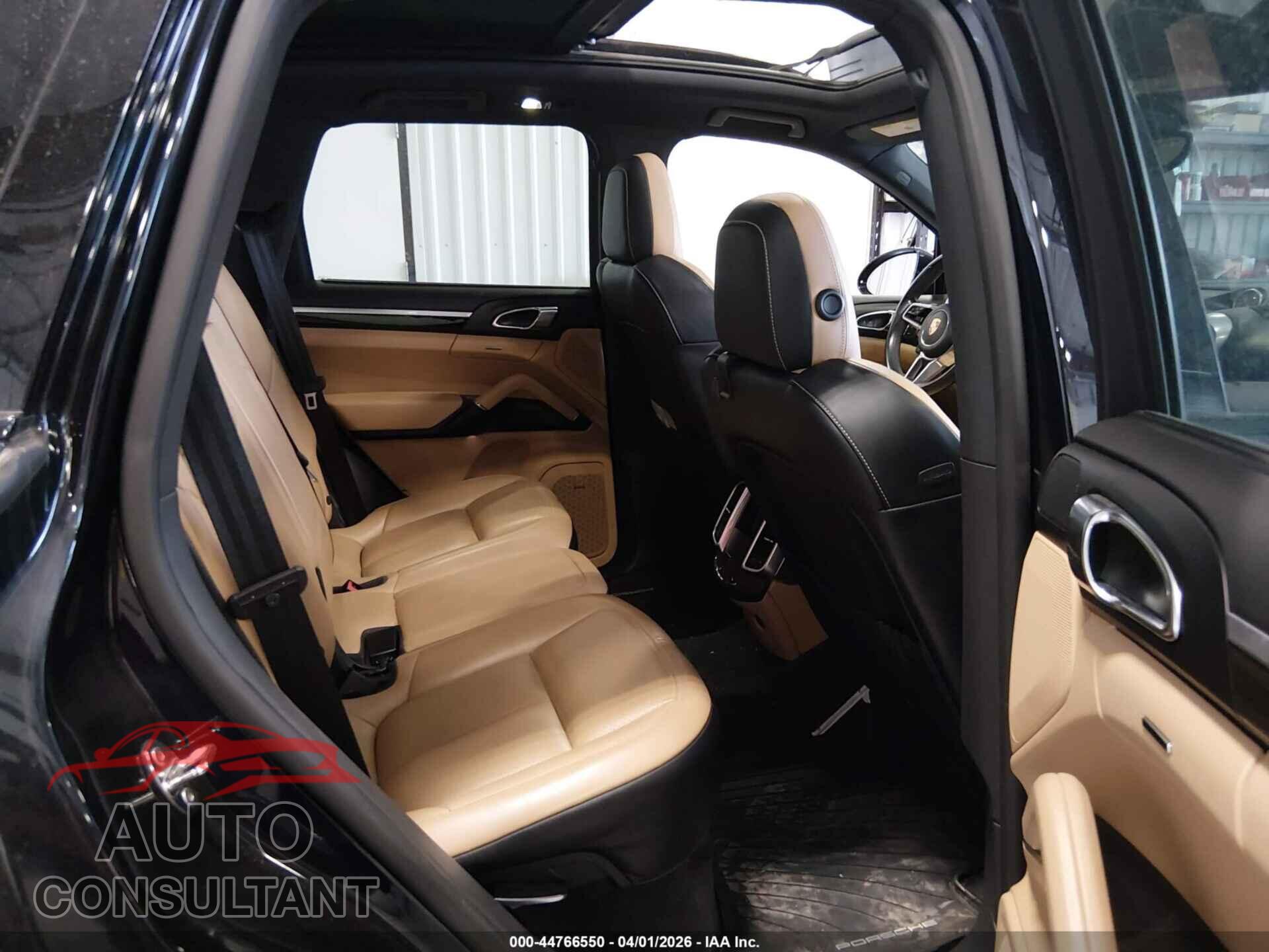 PORSCHE CAYENNE 2017 - WP1AB2A27HLA52261