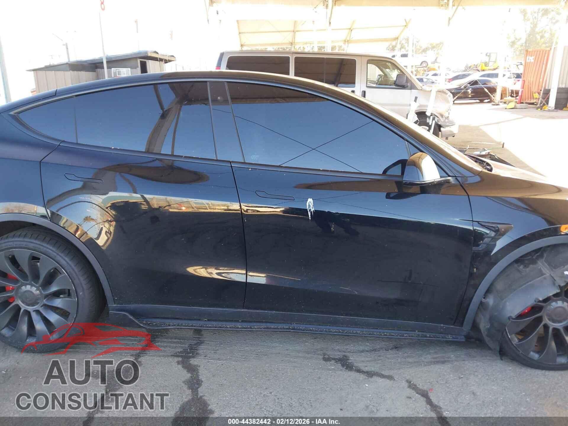 TESLA MODEL Y 2022 - 7SAYGDEF2NF518111