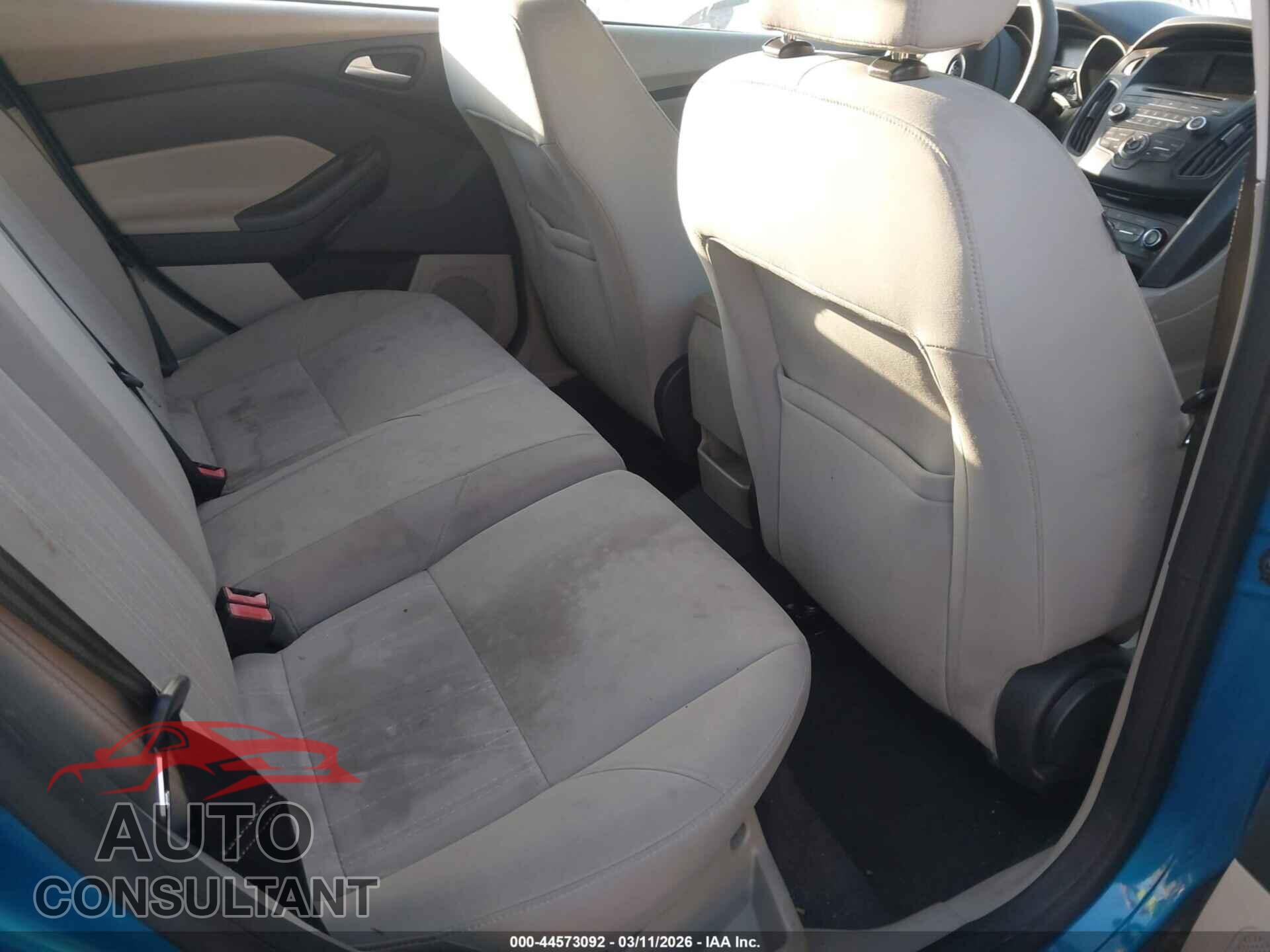 FORD FOCUS 2015 - 1FADP3K22FL264489