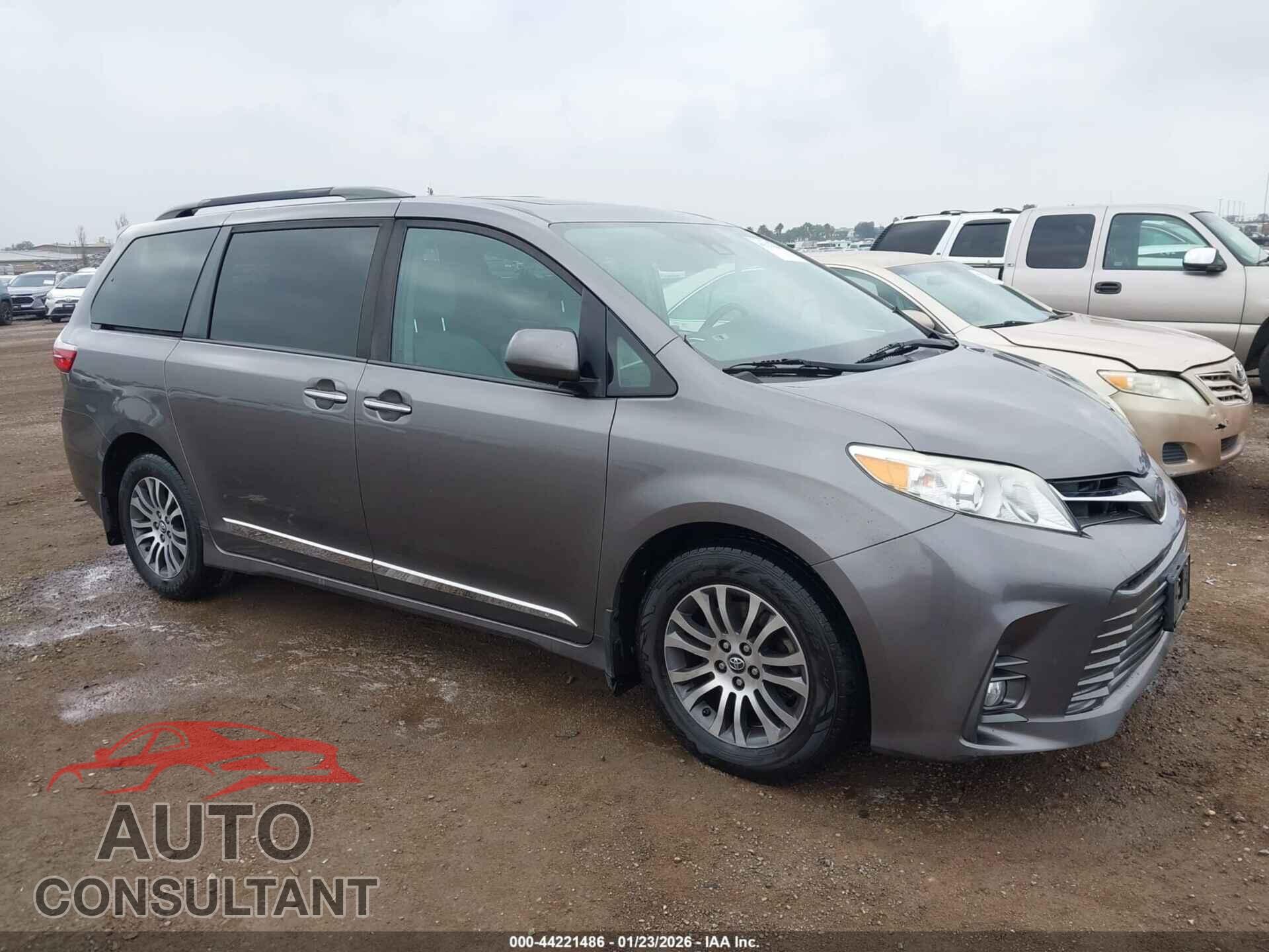 TOYOTA SIENNA 2018 - 5TDYZ3DC9JS941296