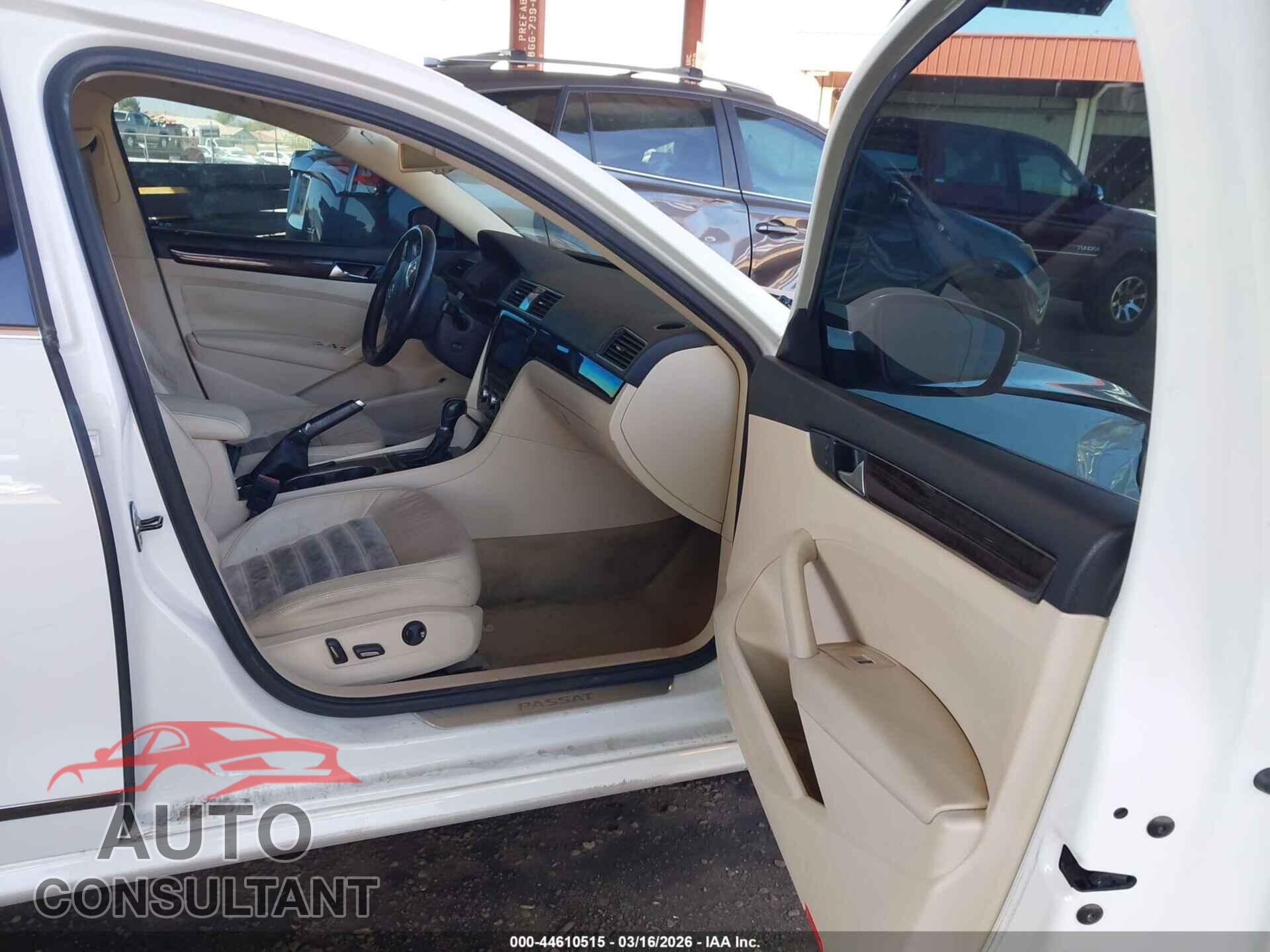 VOLKSWAGEN PASSAT 2014 - 1VWCN7A33EC045596