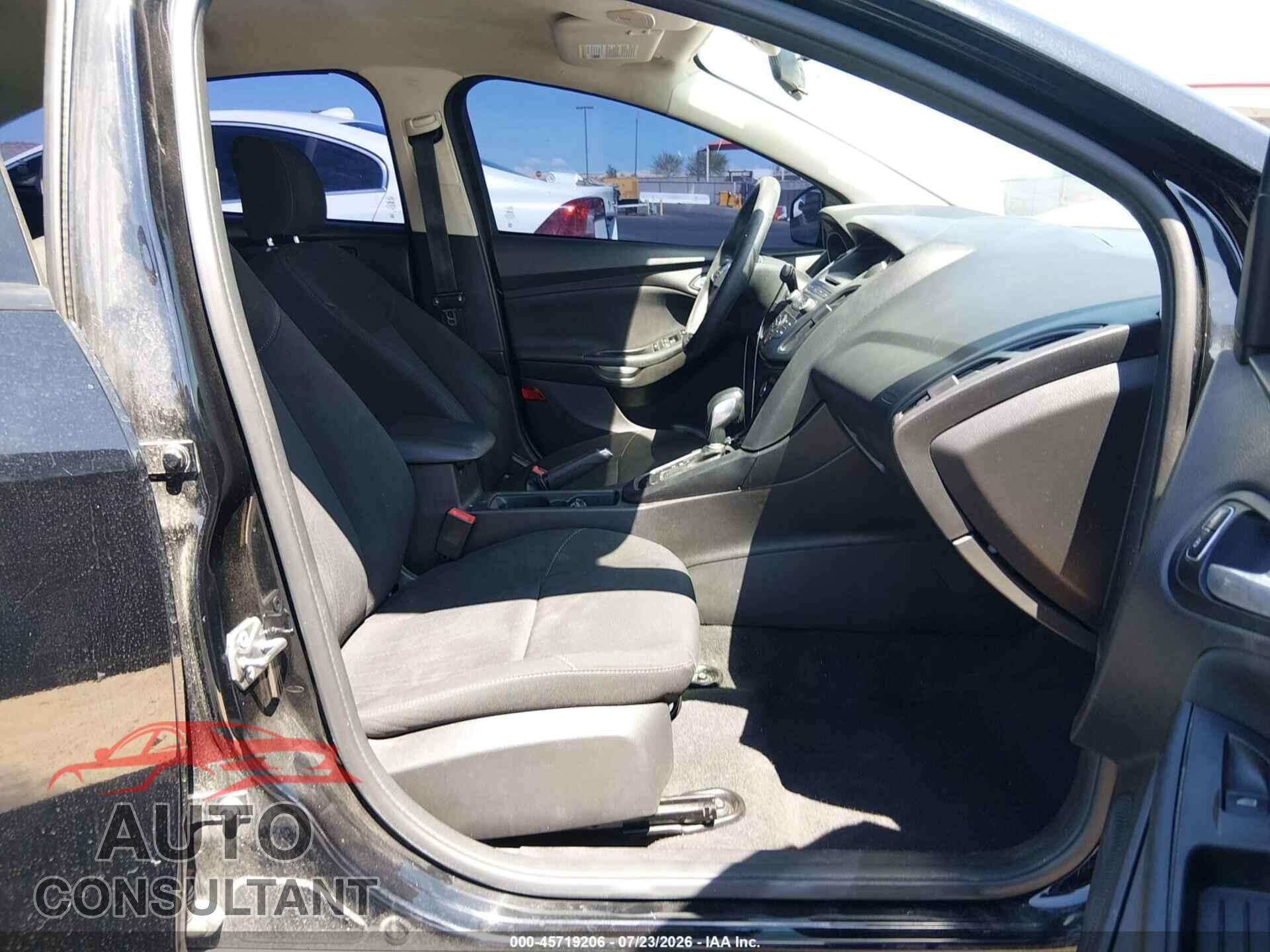 FORD FOCUS 2017 - 1FADP3F21HL279367