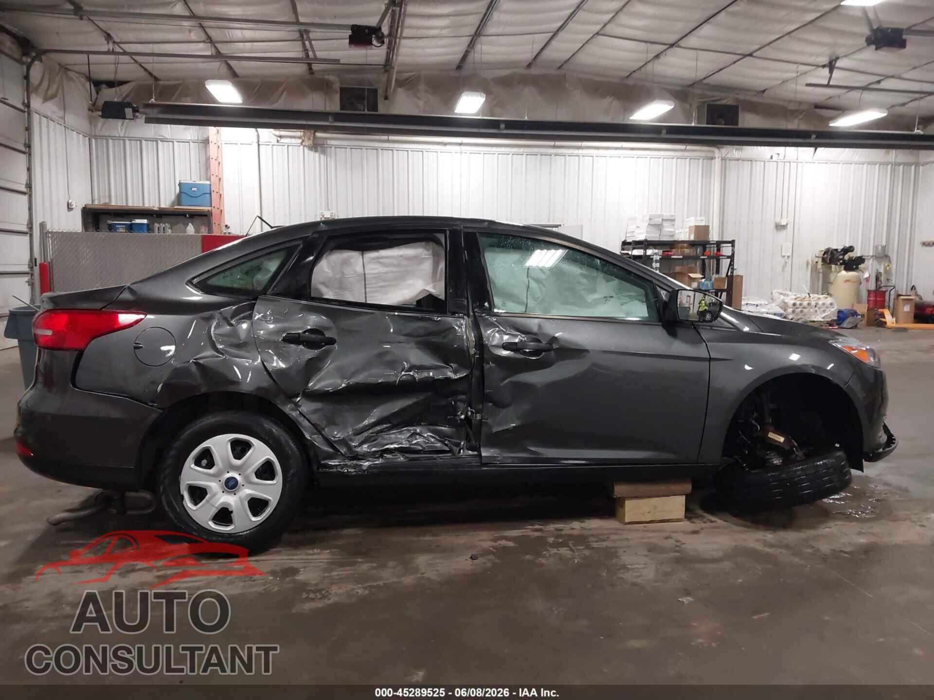 FORD FOCUS 2017 - 1FADP3E25HL275744