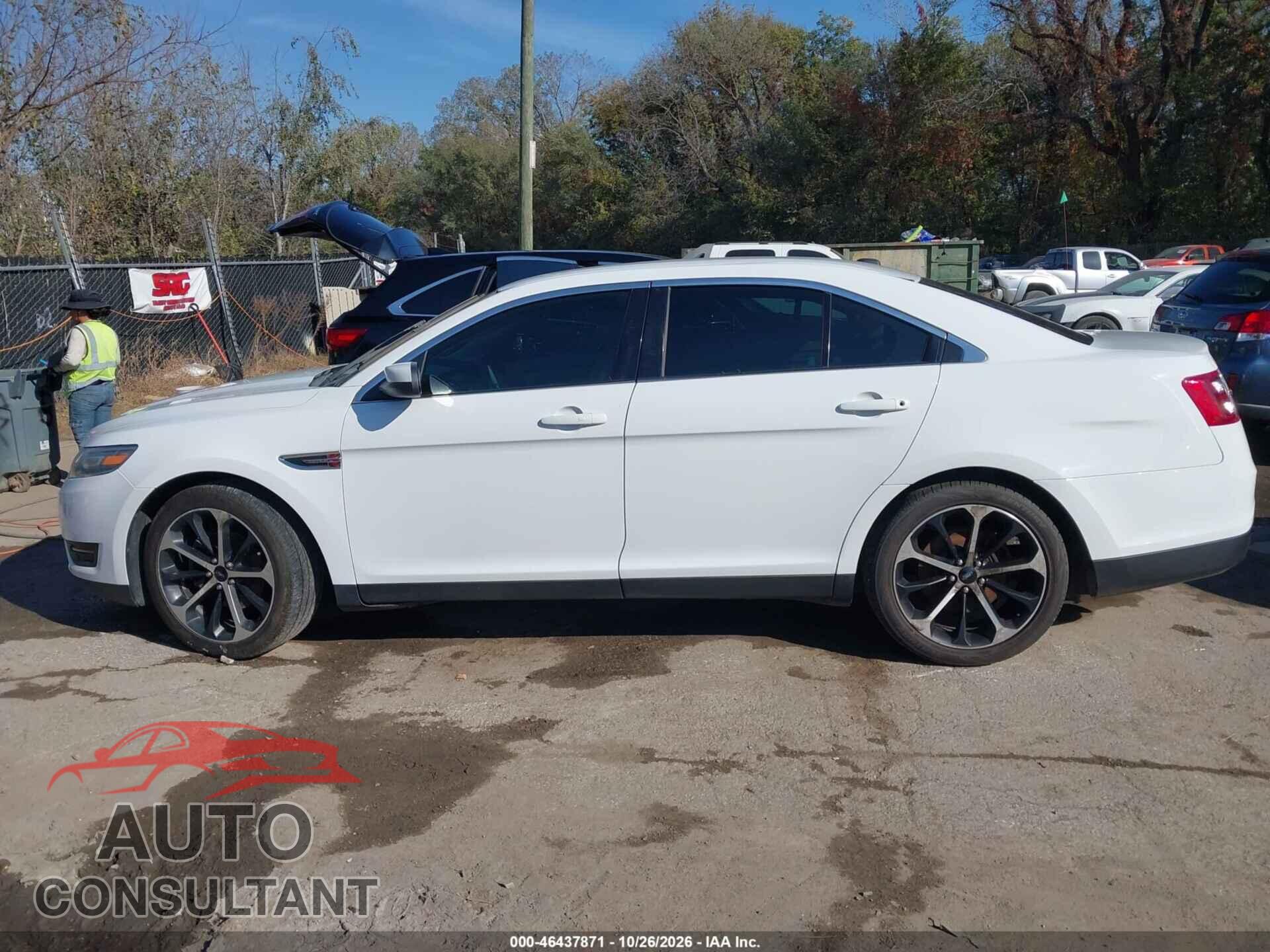 FORD TAURUS 2015 - 1FAHP2E88FG207573