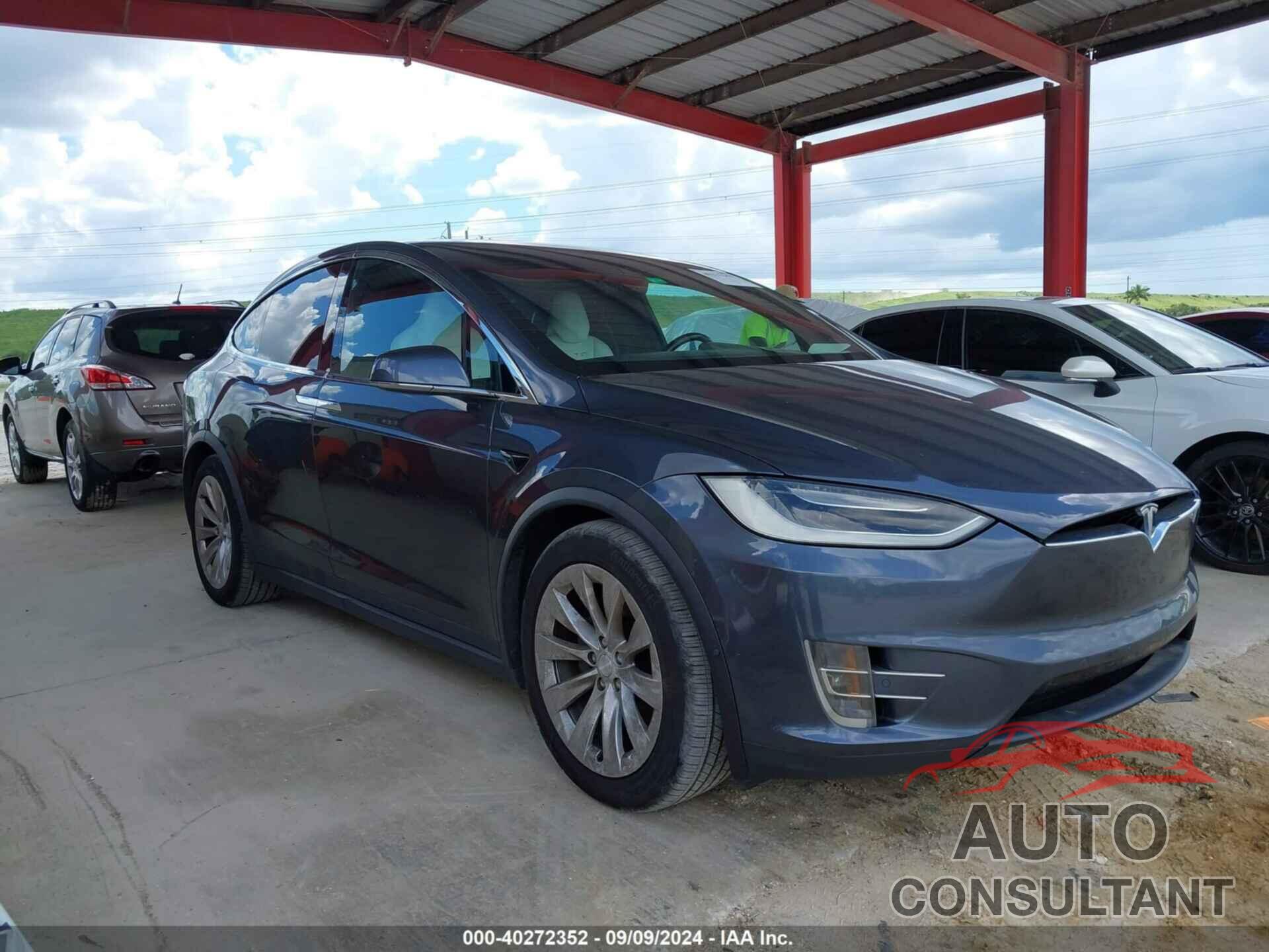 TESLA MODEL X 2017 - 5YJXCBE2XHF043771