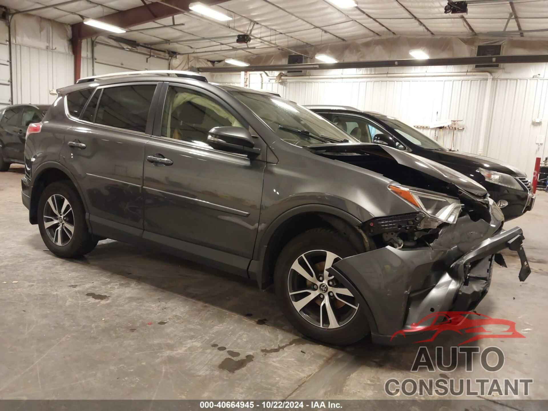 TOYOTA RAV4 2017 - JTMRFREV0HJ120093
