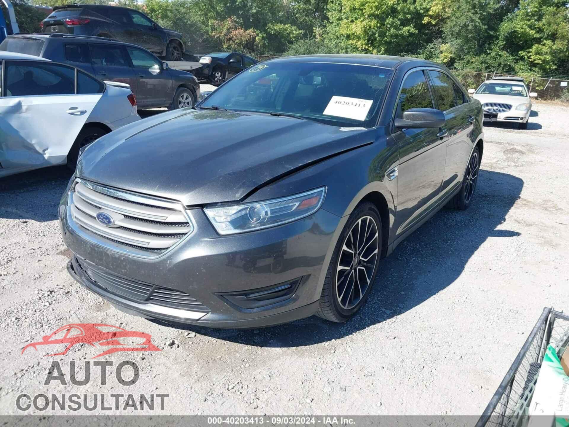 FORD TAURUS 2017 - 1FAHP2E84HG137332