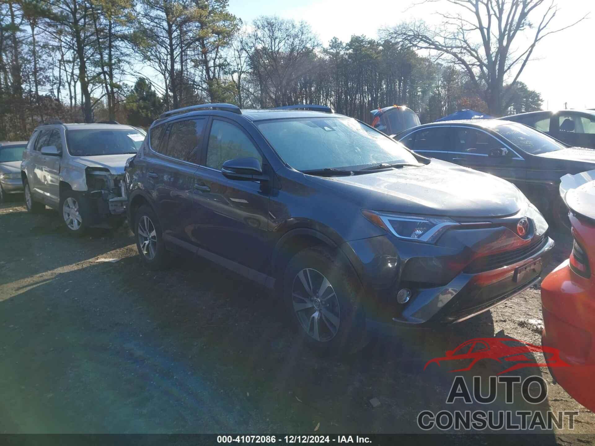 TOYOTA RAV4 2017 - JTMRFREV5HD209432