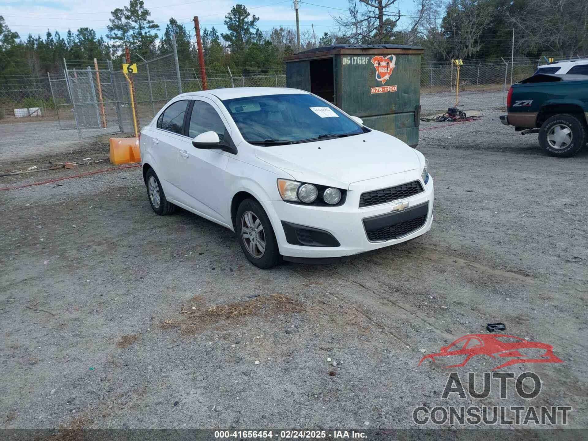CHEVROLET SONIC 2015 - 1G1JC5SB7F4137504