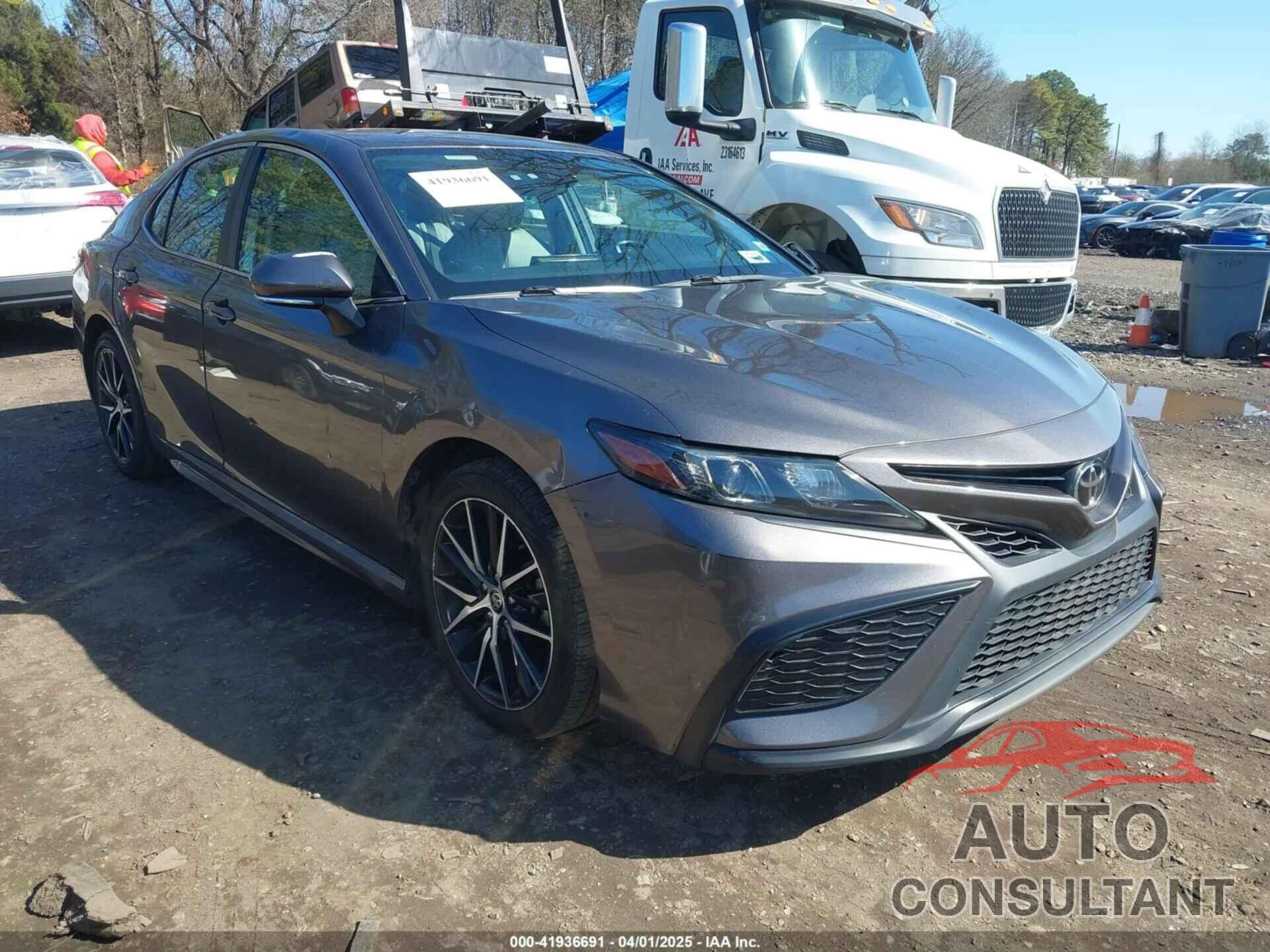 TOYOTA CAMRY 2022 - 4T1G11AK0NU042777