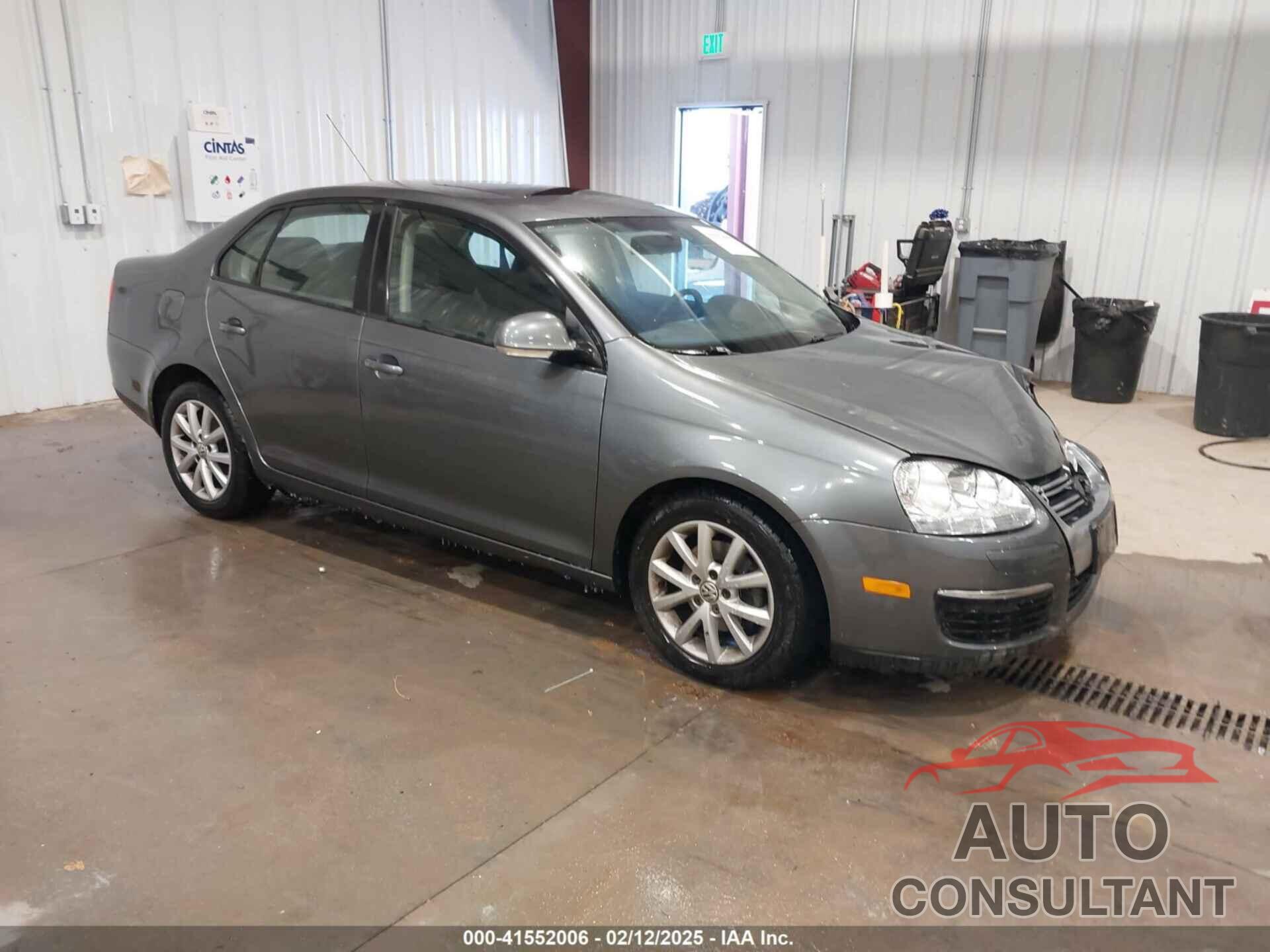 VOLKSWAGEN JETTA 2010 - 3VWRX7AJ8AM128131