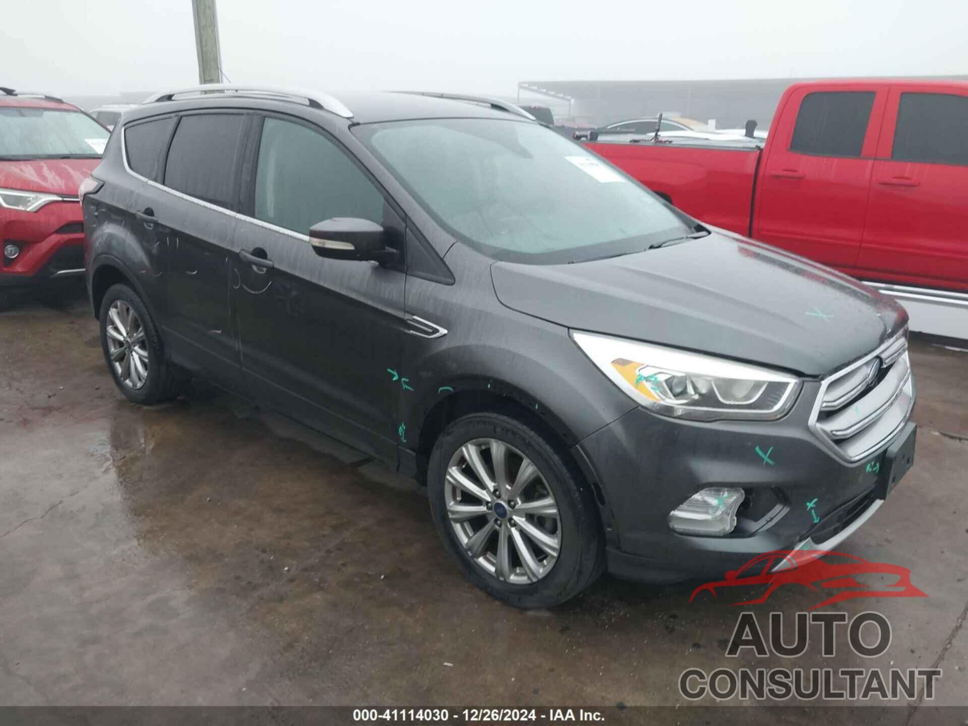 FORD ESCAPE 2017 - 1FMCU0J92HUD67836