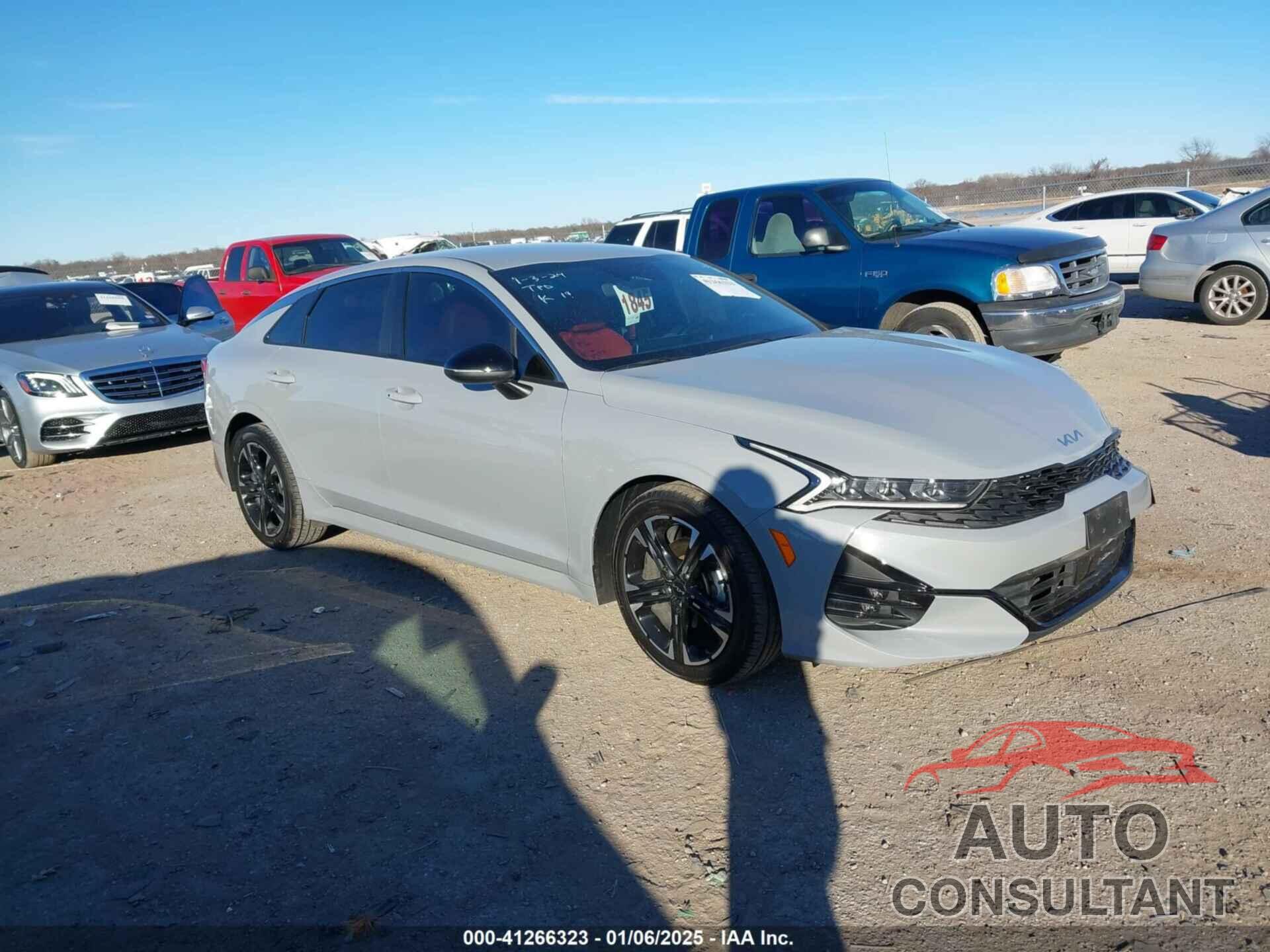 KIA K5 2023 - 5XXG64J27PG215100