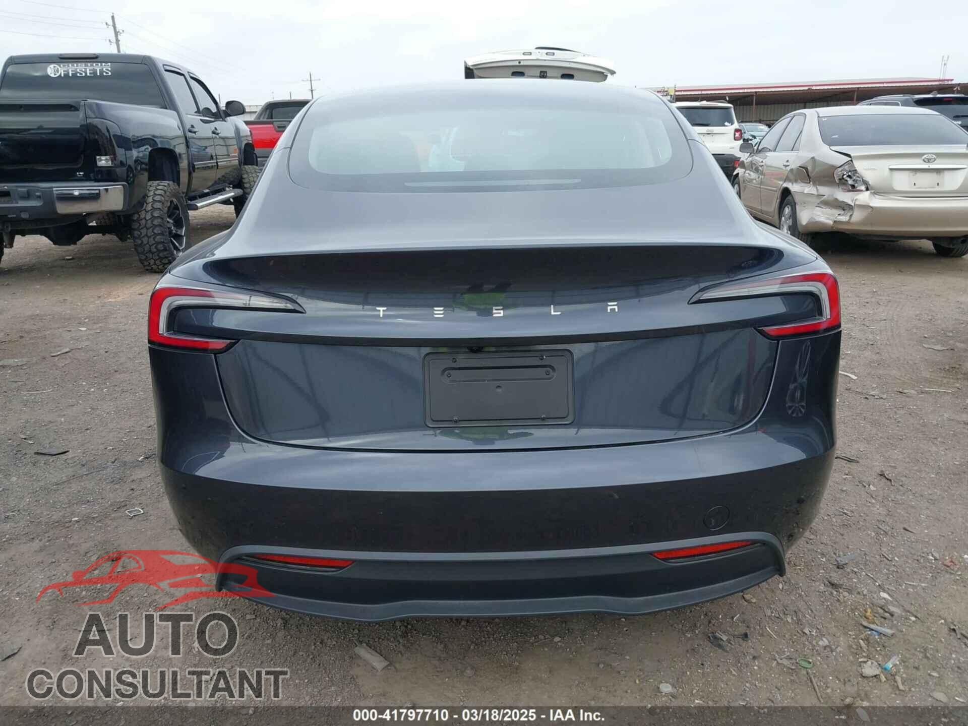 TESLA MODEL 3 2024 - 5YJ3E1EA2RF847638