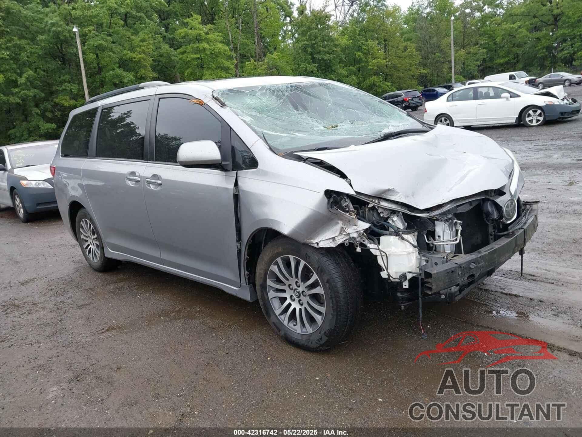 TOYOTA SIENNA 2018 - 5TDYZ3DC2JS940989