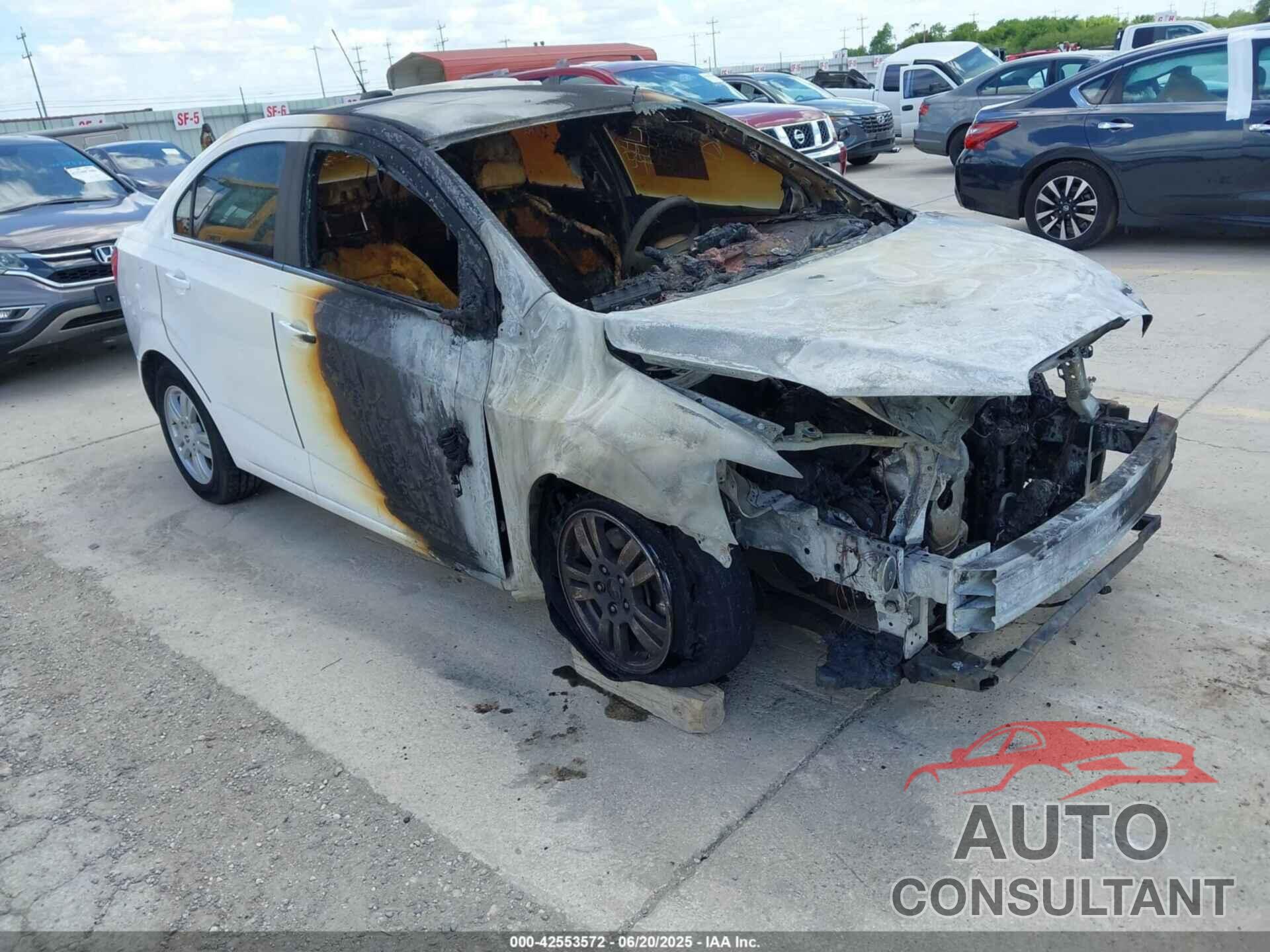 CHEVROLET SONIC 2015 - 1G1JC5SH0F4176553