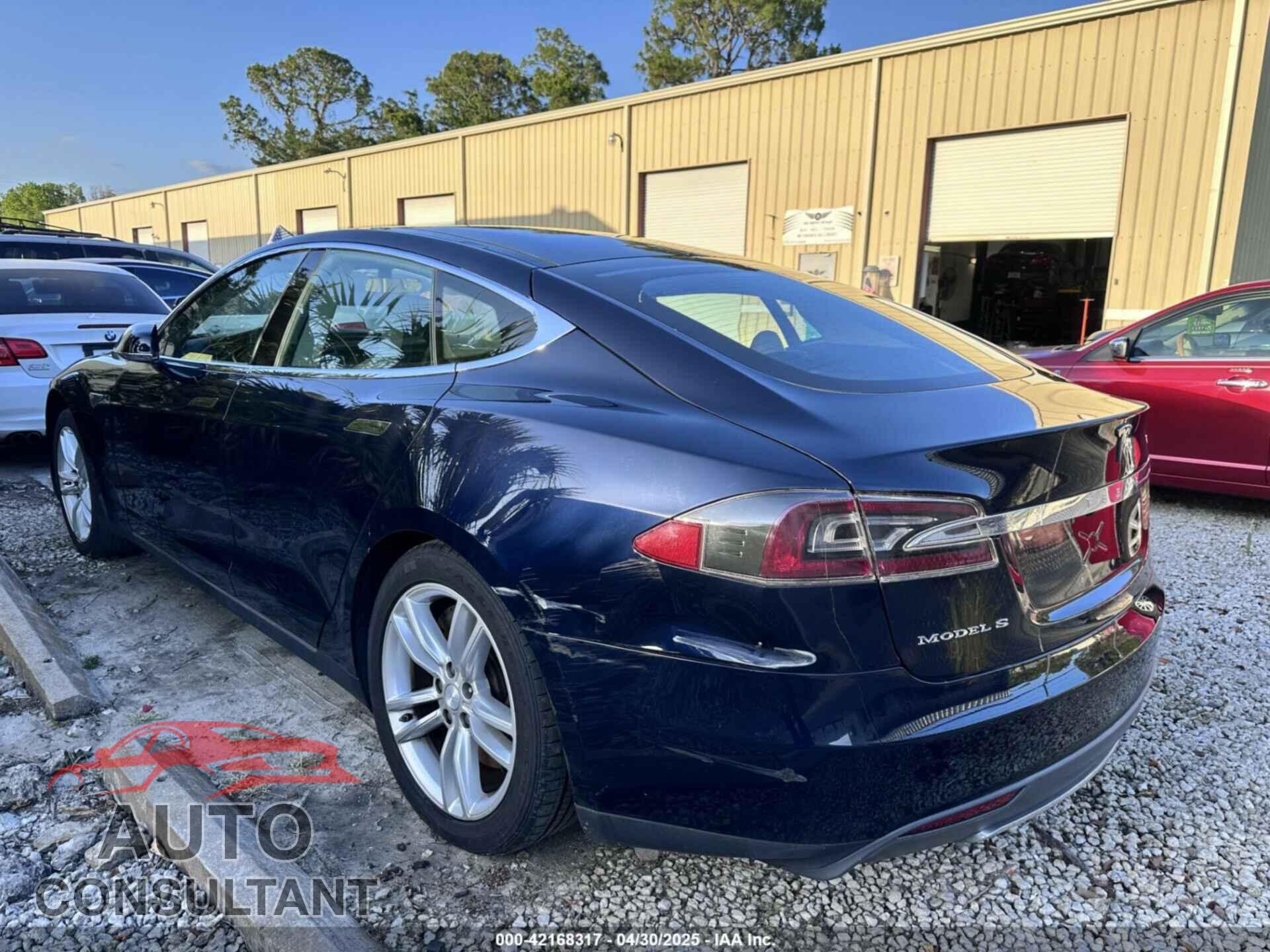 TESLA MODEL S 2013 - 5YJSA1DN8DFP17027