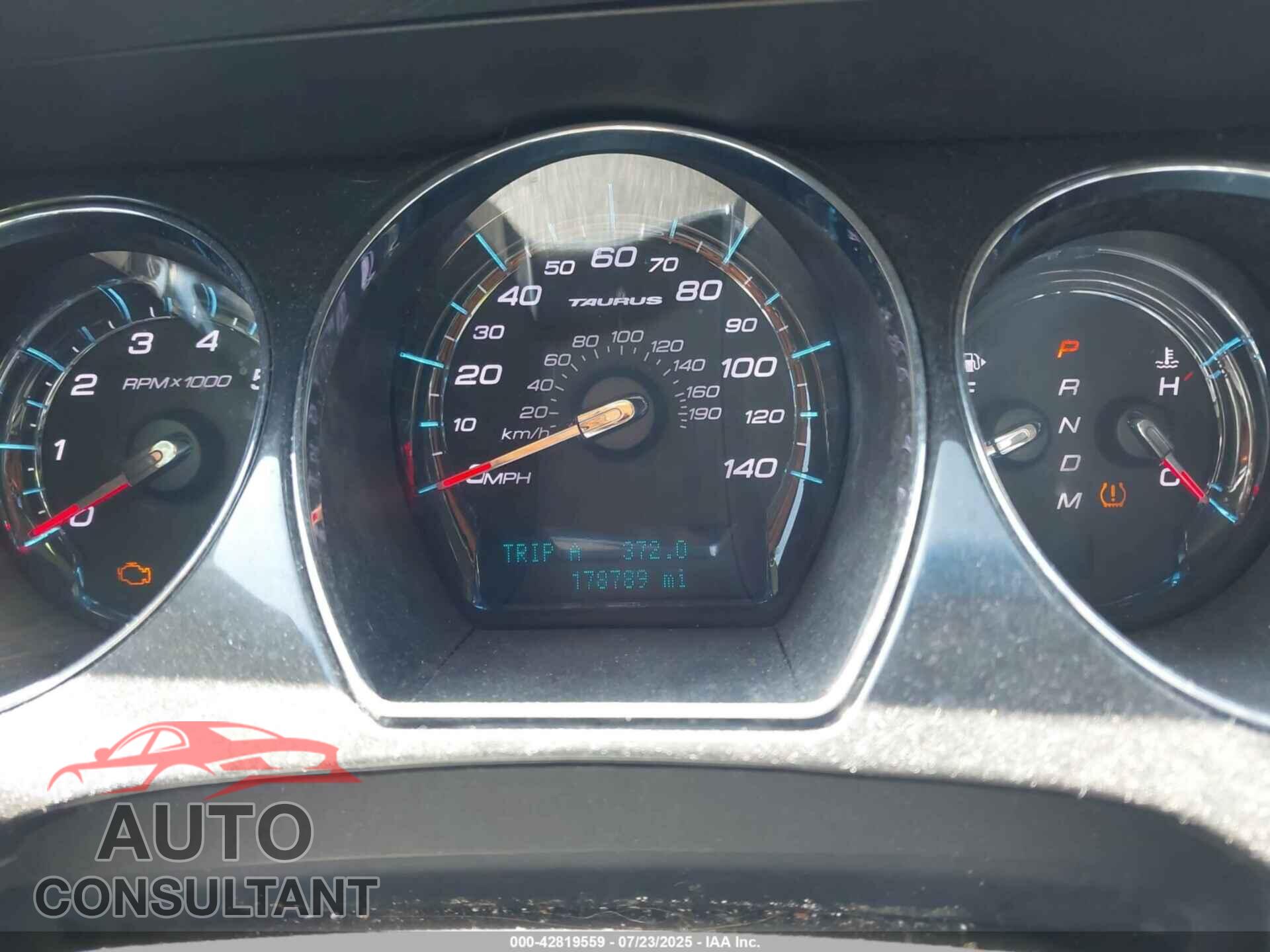 FORD TAURUS 2011 - 1FAHP2FW2BG131565