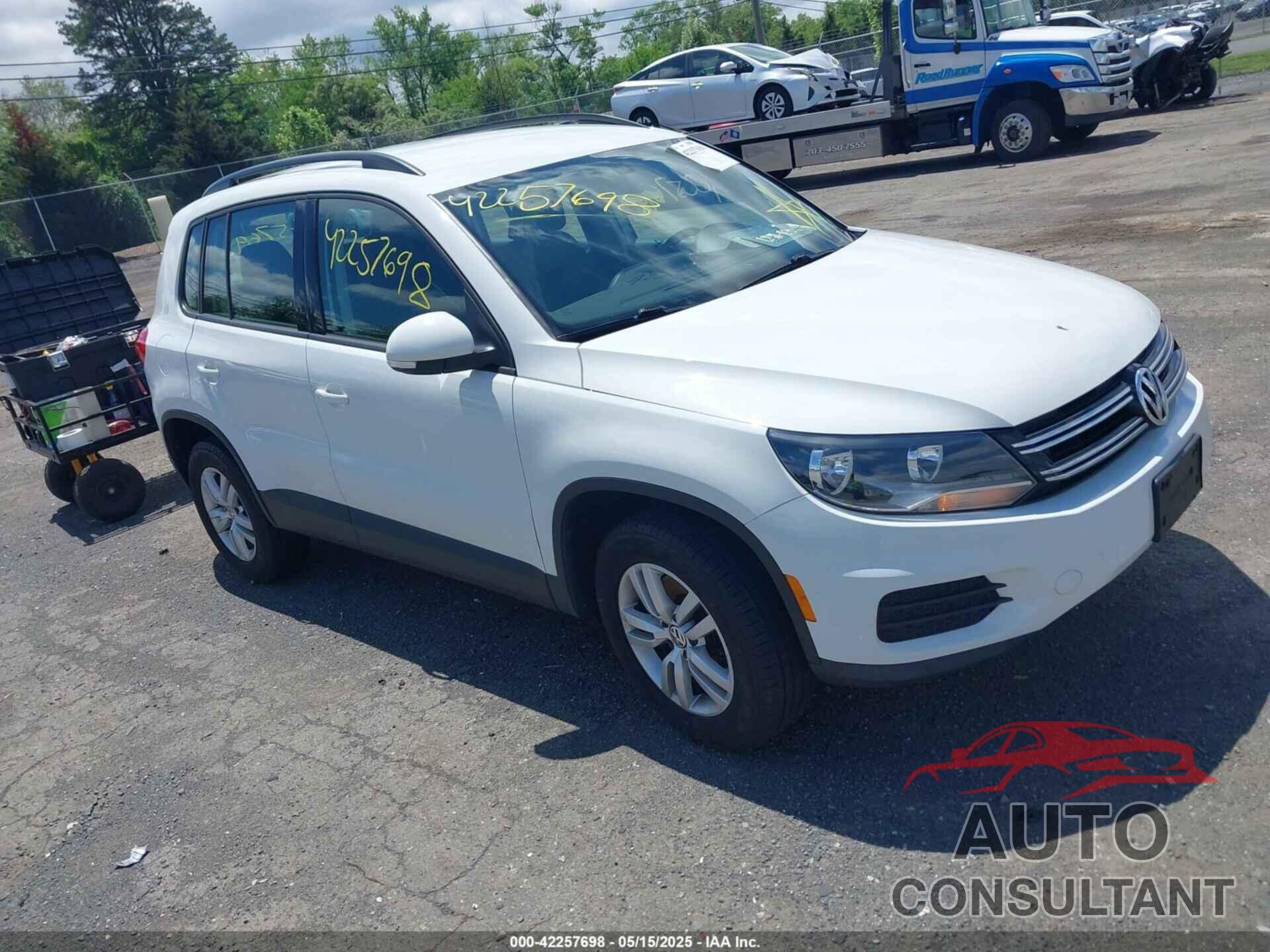 VOLKSWAGEN TIGUAN 2016 - WVGBV7AX0GW574602