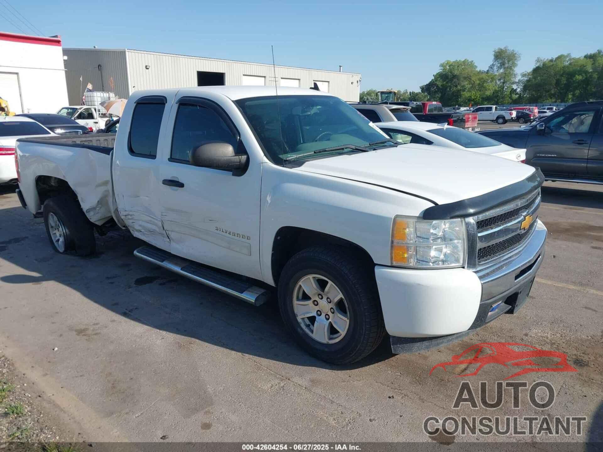 CHEVROLET SILVERADO 1500 2011 - 1GCRCREA9BZ146061