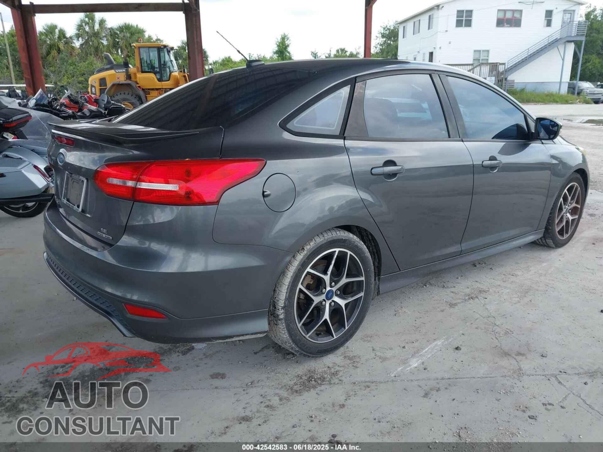 FORD FOCUS 2015 - 1FADP3F23FL247162